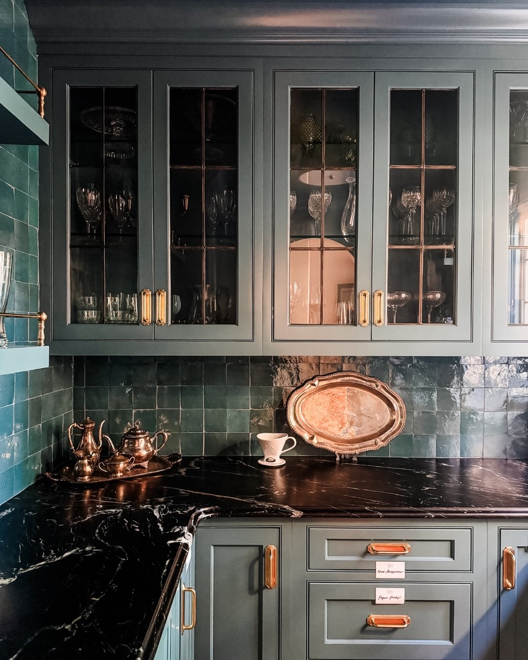 Calm homes aren&rsquo;t accidental,  they&rsquo;re intentional.

And this scullery stopped us in our tracks. What a joy to be able to turn stunning spaces into well organized homes for clients!

Scullery design: @karisingletoninteriors
Organization: 