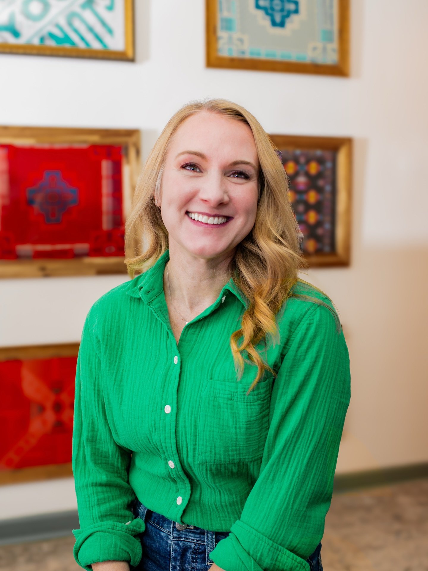 On this gorgeous Spring day, we celebrate three years of @thegapinskifamily organizing with The Baer Minimalist! She is calm, creative and a natural leader on-site and I just feel so grateful to an amazing client, @maryamq, for connecting us three ye