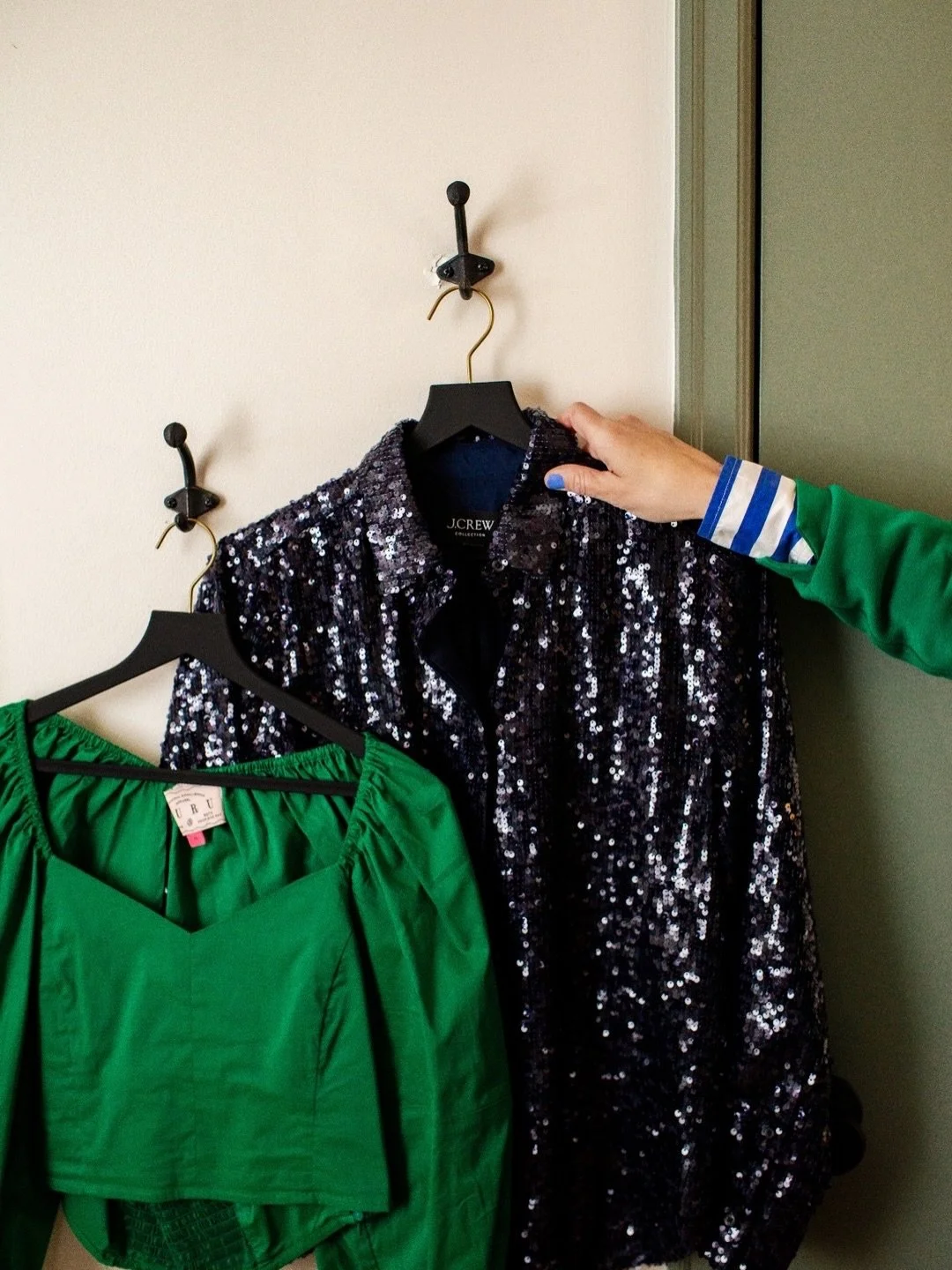 Pssssttt&hellip;.Mother&rsquo;s Day is right around the corner. We just thought you&rsquo;d like to know (and obviously our favorite gift is The Luxe Edit, a bespoke closet transformation from @the_styleriot and @thebaerminimalist).

📸: @heysouthern