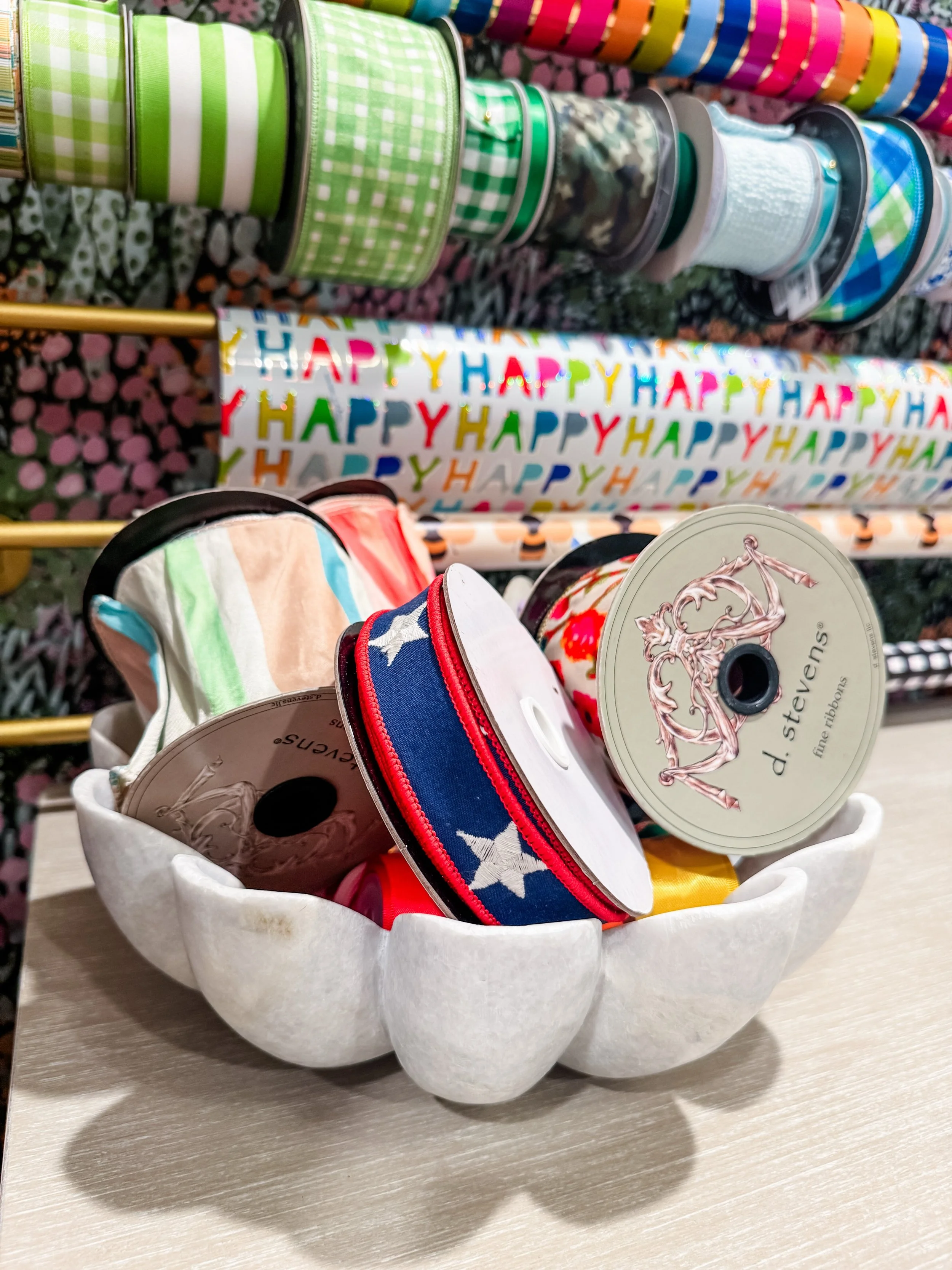 Someone has a big birthday today! Happy 250th, America!🇺🇸 🧨 

Coming at you from the most organized wrapping room of all time. Fun fact is that this space was reimagined from a former laundry room&hellip;and we just love how perfect it is for gift