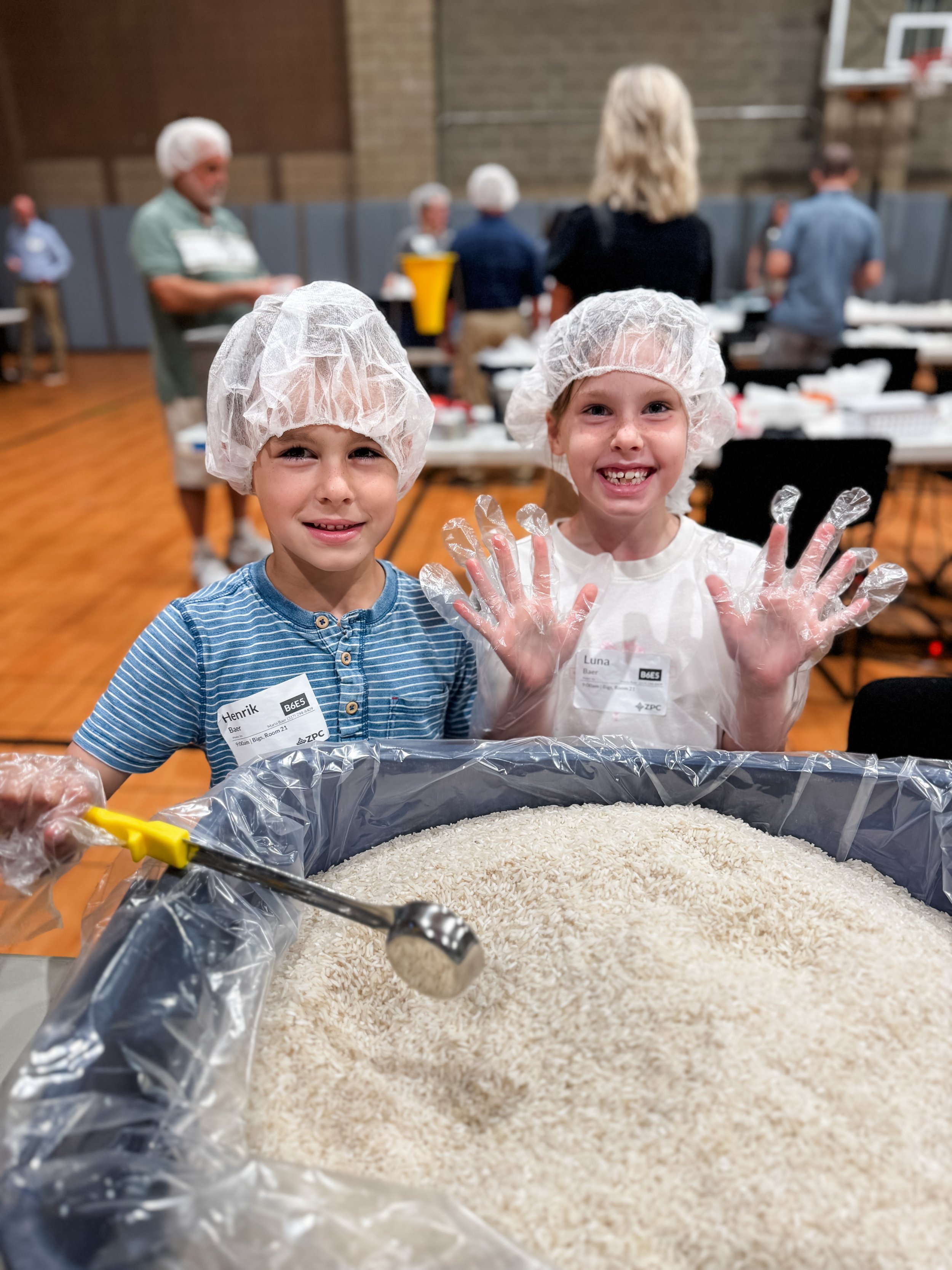 What a gift it is to carve out time to serve others! We had three generations working side by side this morning to pack meals for @riseagainsthunger!

When @zpc_org said that we were going to pack 25,000 meals in three hours, I figured it was a typo.