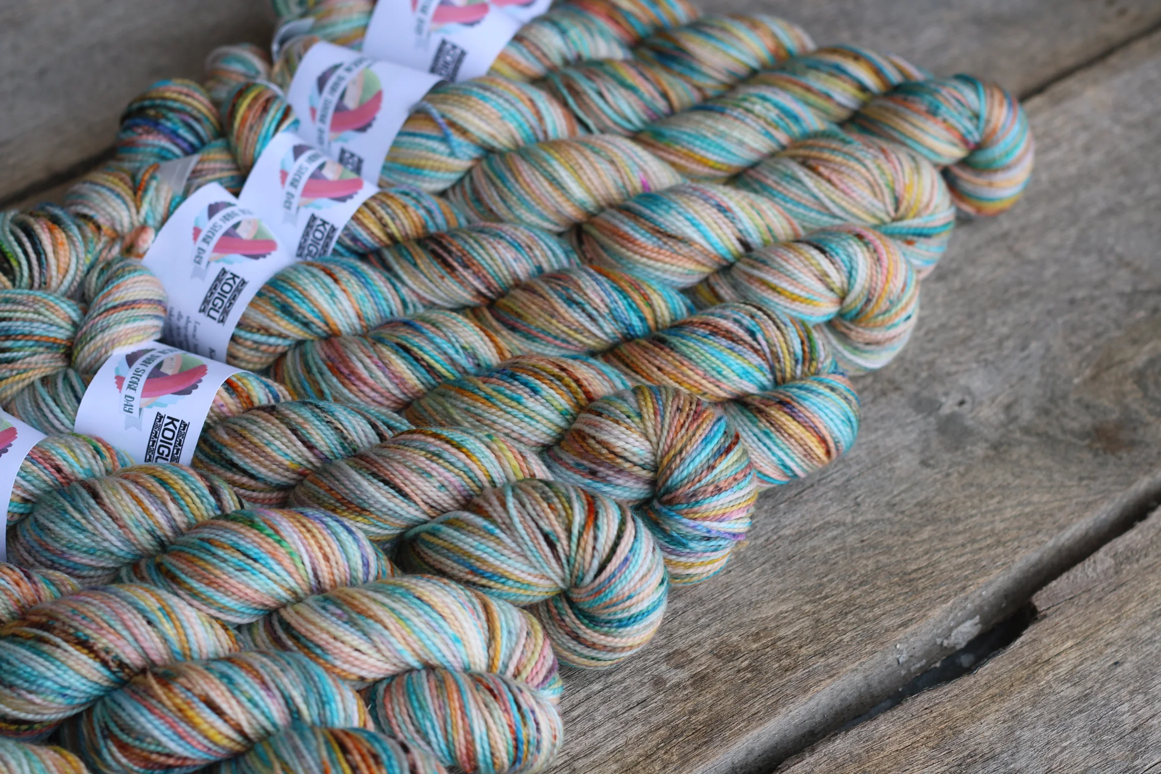 Handknit Yarn Studio’s custom colour way 