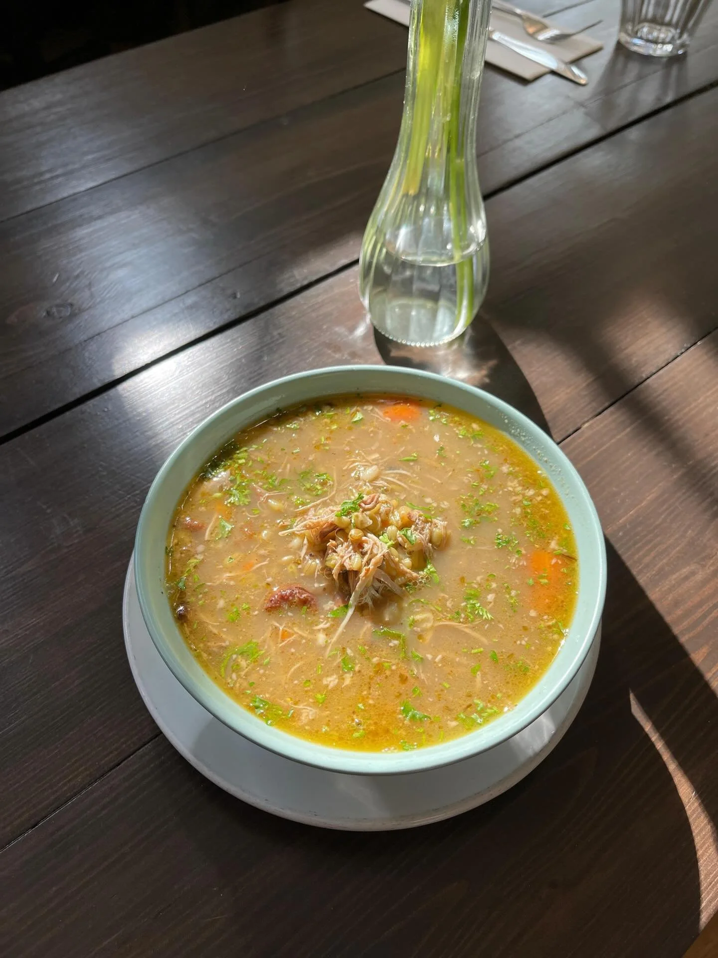 Valentine&rsquo;s Weekend Special 💗 Chicken Freekeh Soup.  Seven-spiced pulled chicken with Freekeh, carrots and onions in a lemony broth. A warm, perfectly balanced hug. 

Freekeh is a grain made from durum wheat. It is the young green grain, its s