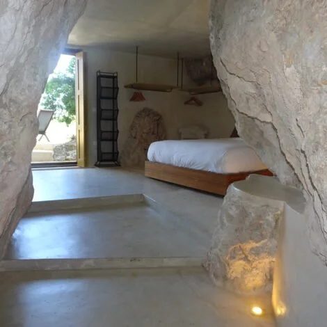 Cave-main-bed-470x470.jpg