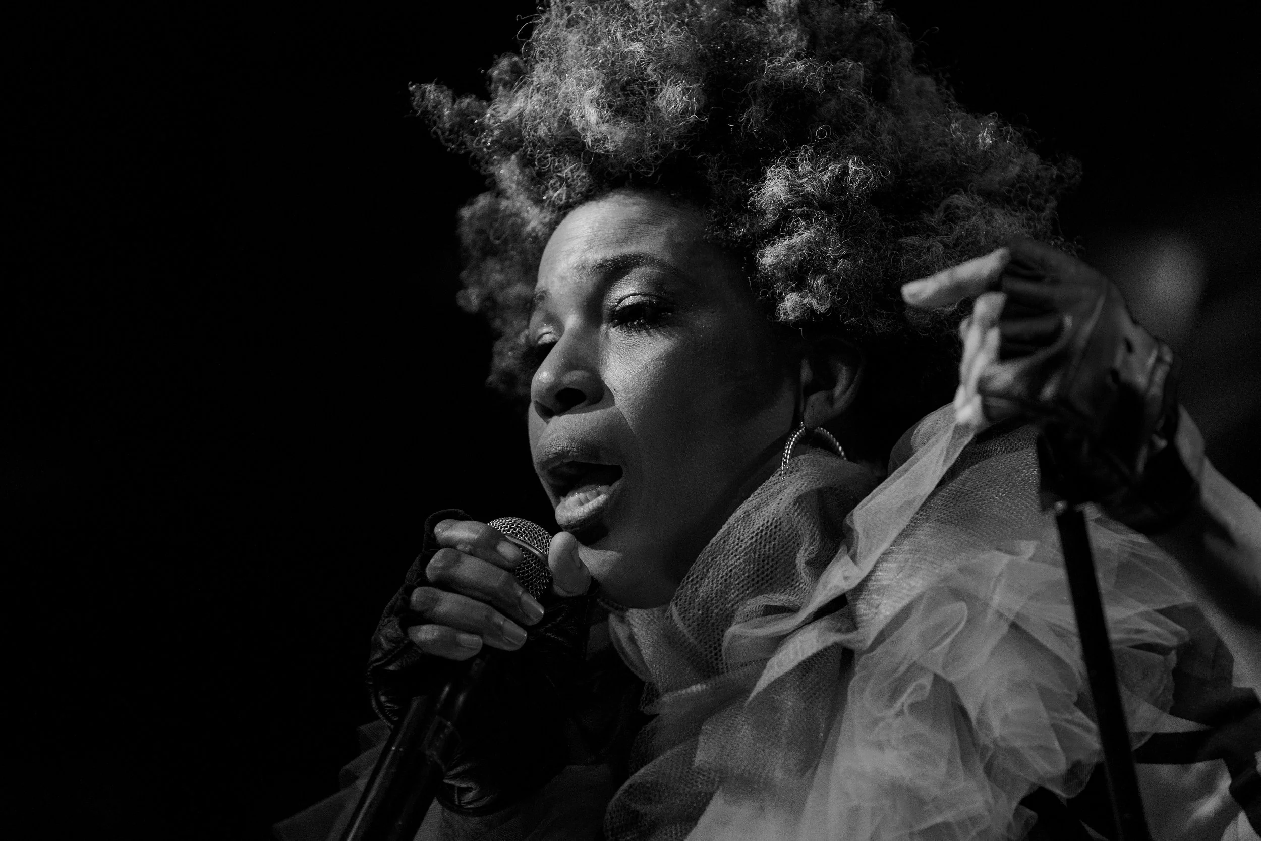 10_11_2022_RONNIE_SCOTTS_MACY_GRAY_009BNW.jpg