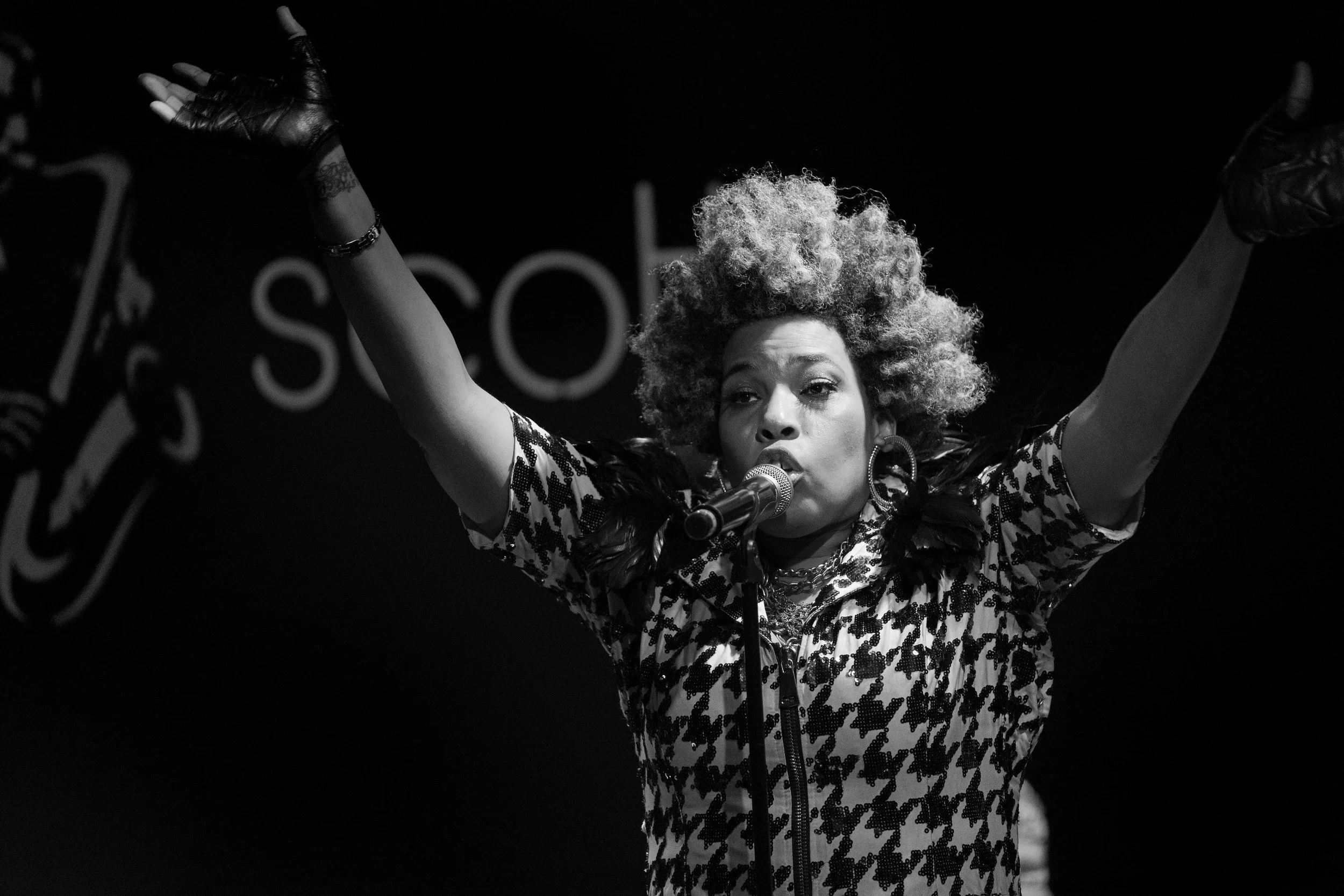 10_11_2022_RONNIE_SCOTTS_MACY_GRAY_0015BNW.jpg