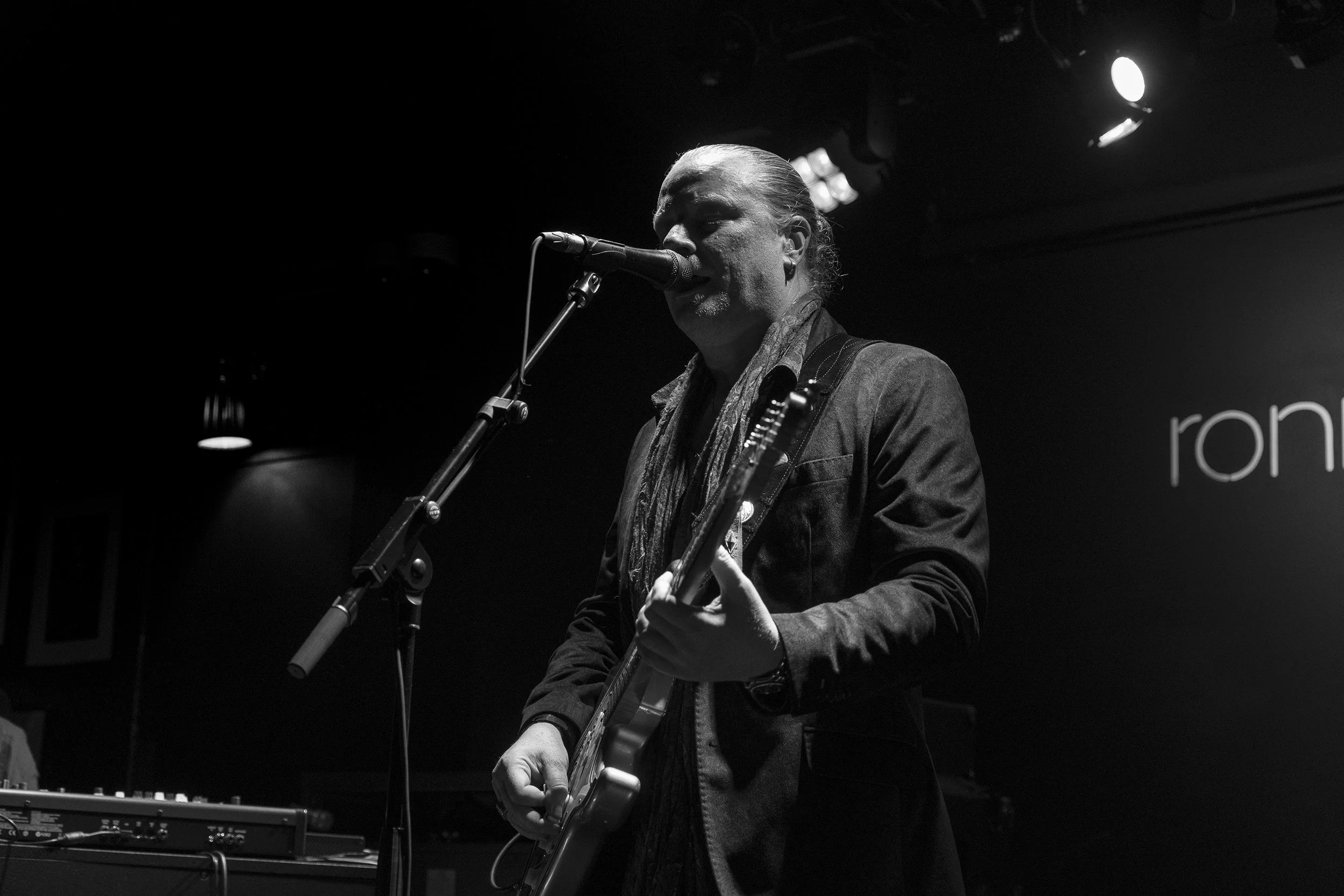 RONNIE_SCOTTS_05-05-23_MATT_SCHOFIELD_00M.jpg