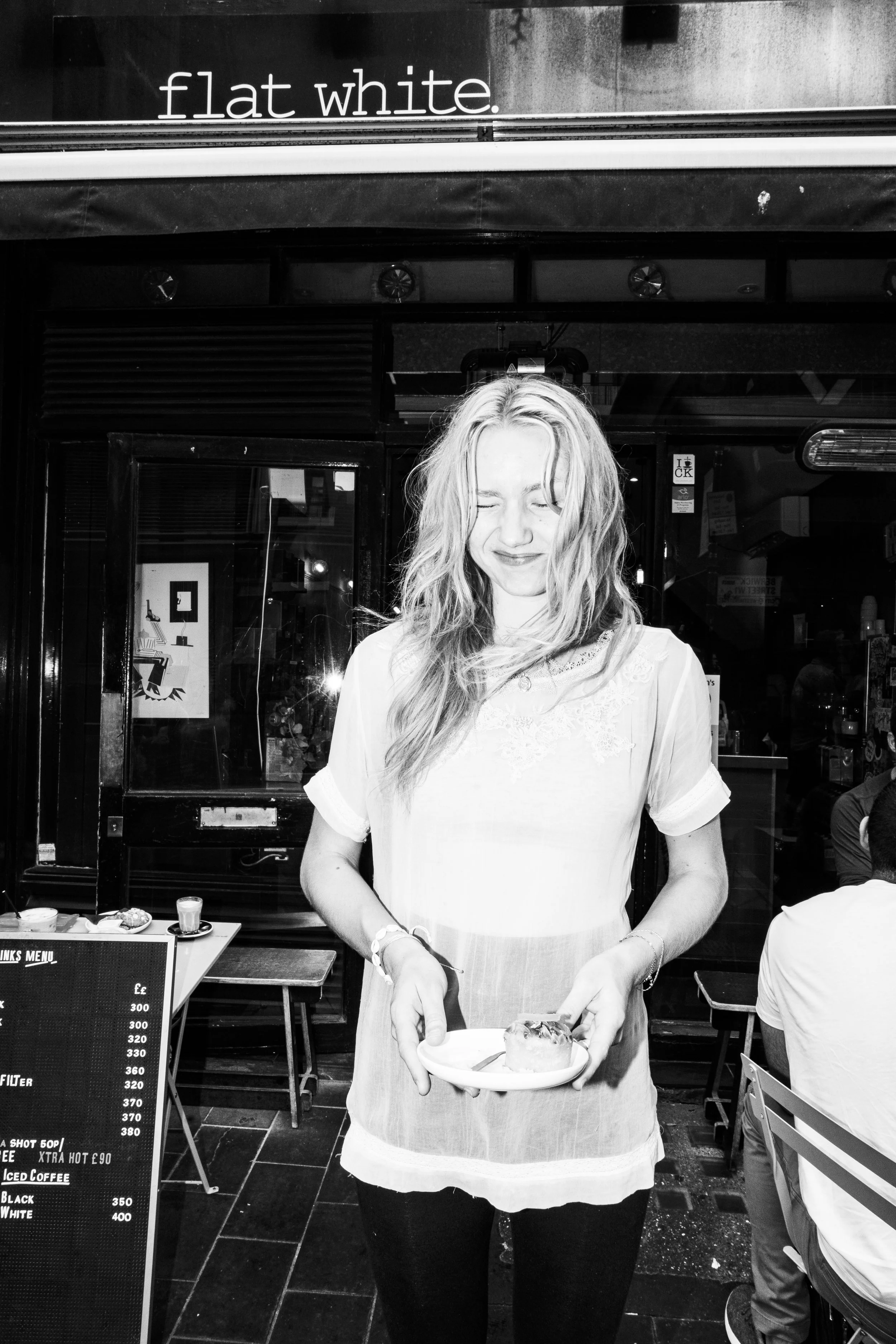 FLAT_WHITE_2022_11122BNW.jpg