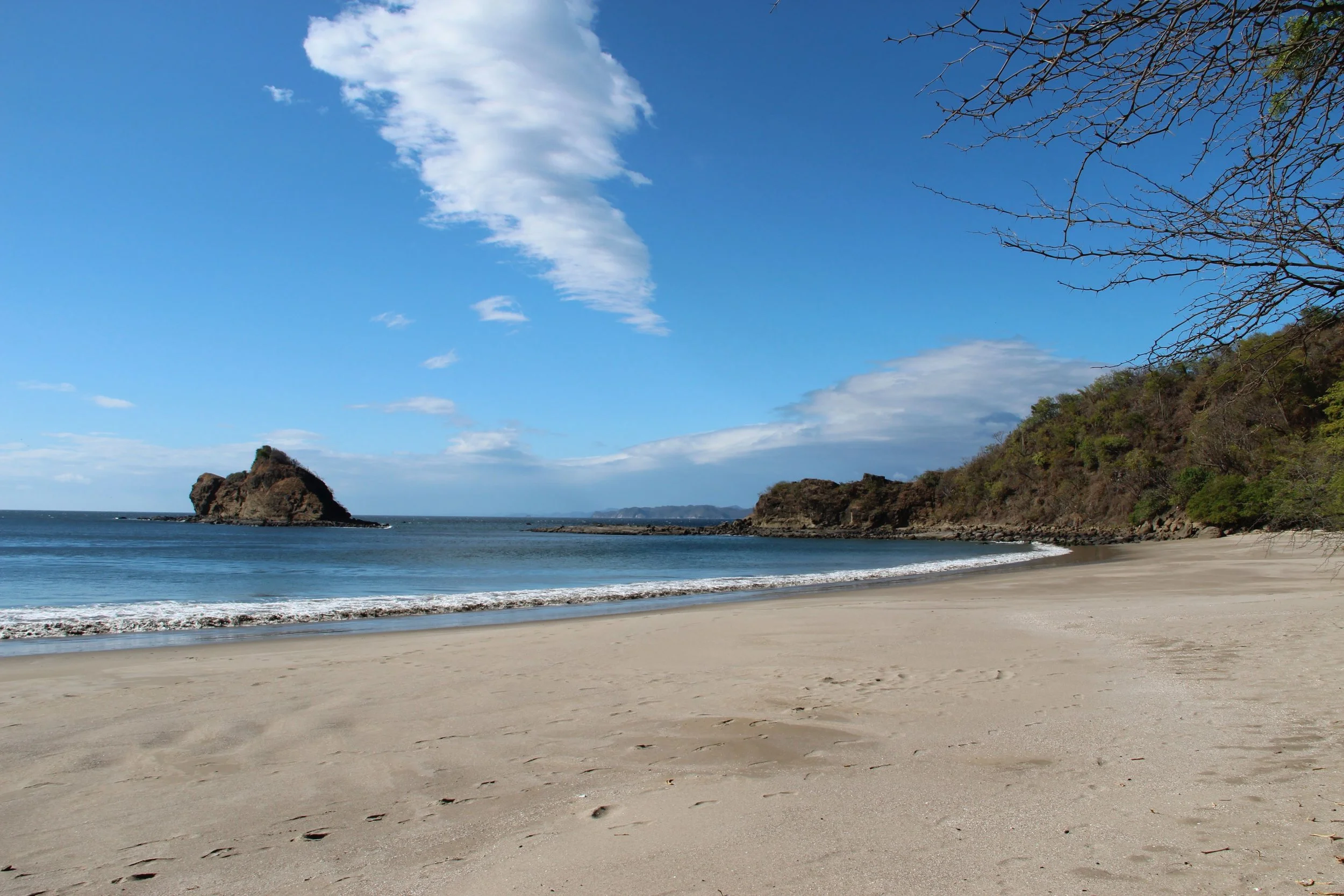 The cove at the bottom of our road - yes it's deserted so no lawn chairs or cabana boys with drinks with little umbrellas in them.