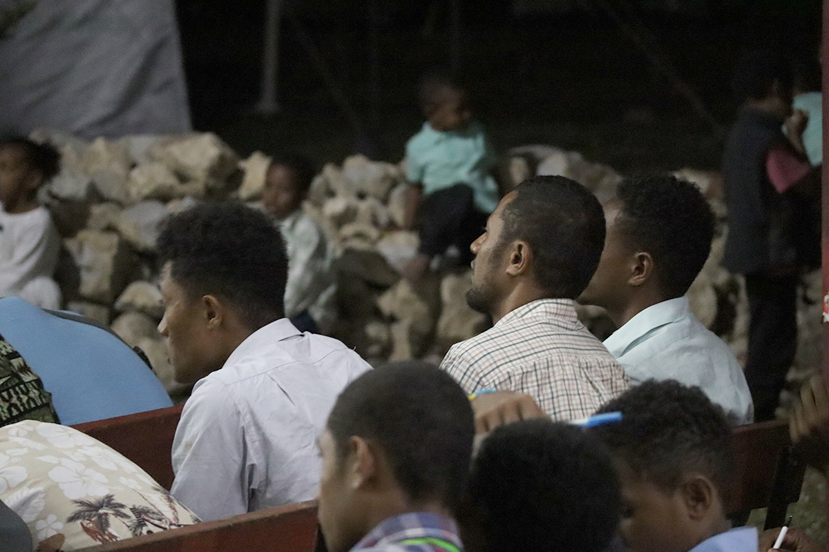Crowd1.jpg