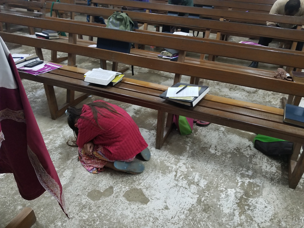 Students praying1.jpg