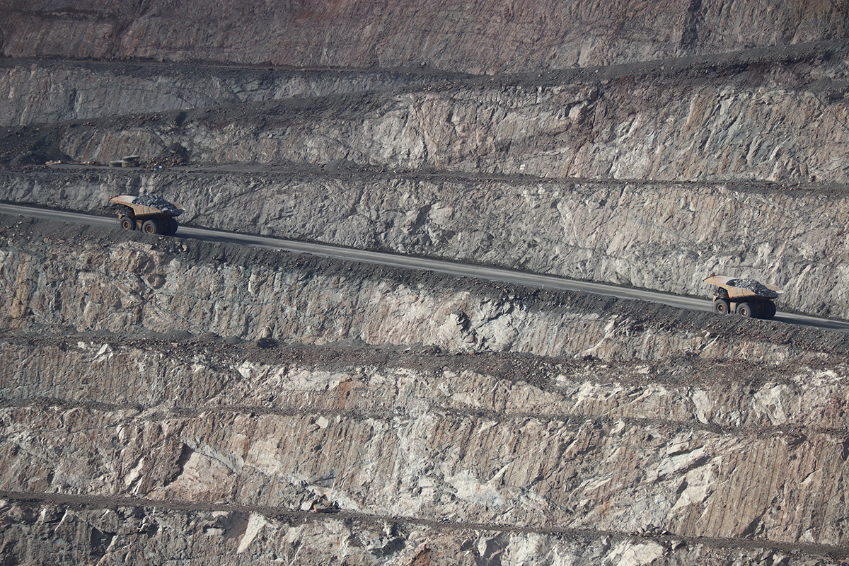 gold mine pit2.jpg