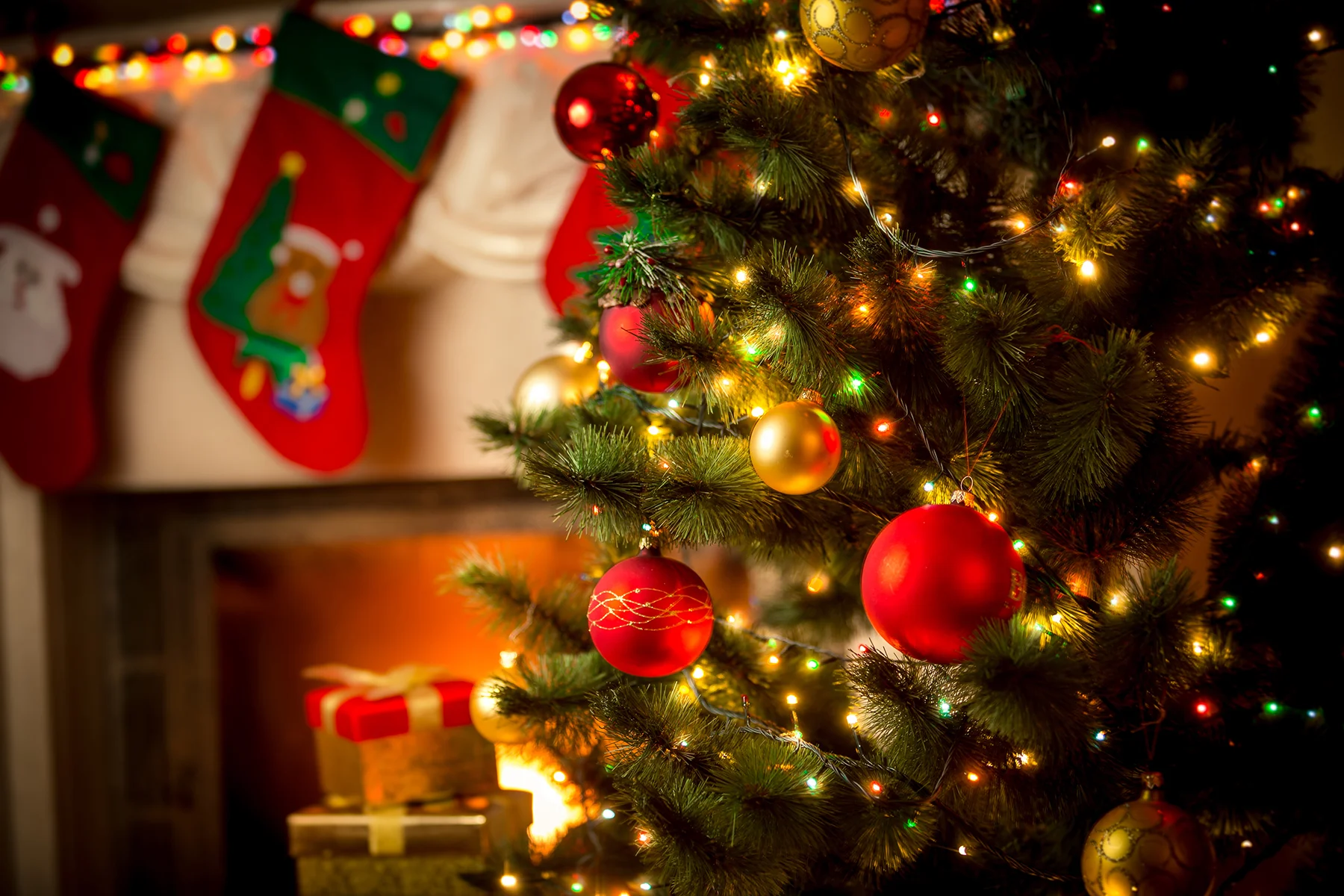 Christmas Tree w-presents.jpg