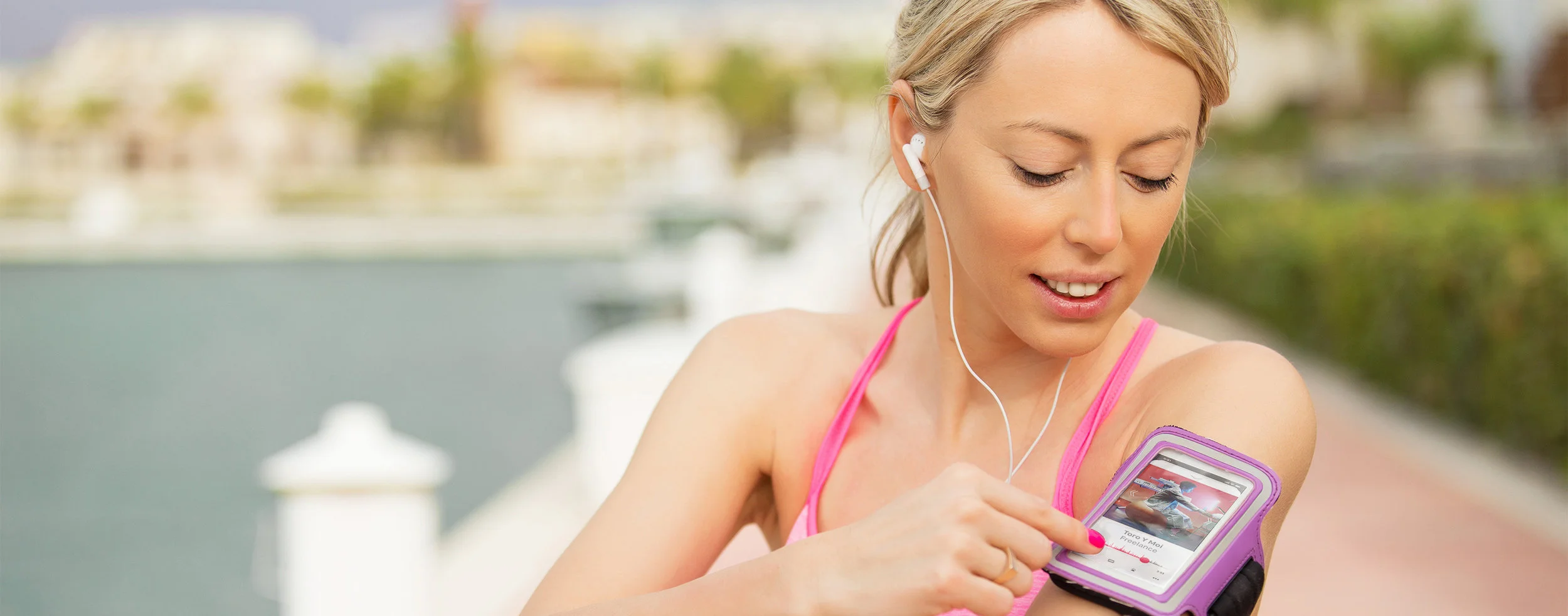 RunnerUsingPhone_cropped.jpg