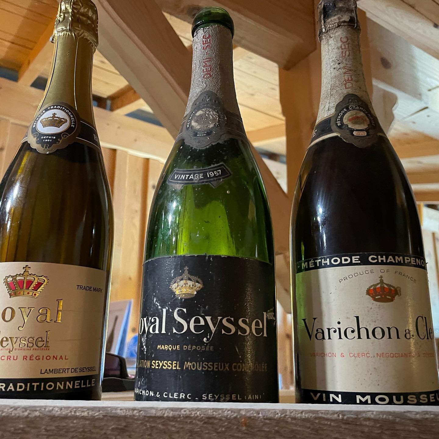 In the tiny Savoyard village of Seyssel, vigneron Gerard Lambert of @lambert_de_seyssel has ambitiously revived the historic Royal Seyssel sparkling wine label, originally launched in 1901. Today, he makes several precise, elegant and distinctly Alpi