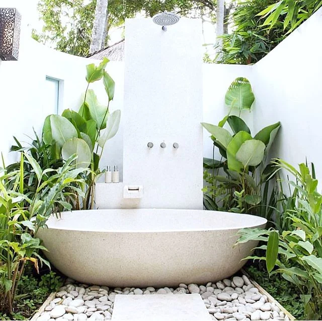 Tip for softer skin 🌸 one of my biggest tips for softer skin is to invest in a good quality shower head and bath water filter. I use aroma sense for my shower 🚿 and crystal quest bath ball water filter for 🛀. I&rsquo;ve noticed a huge difference i