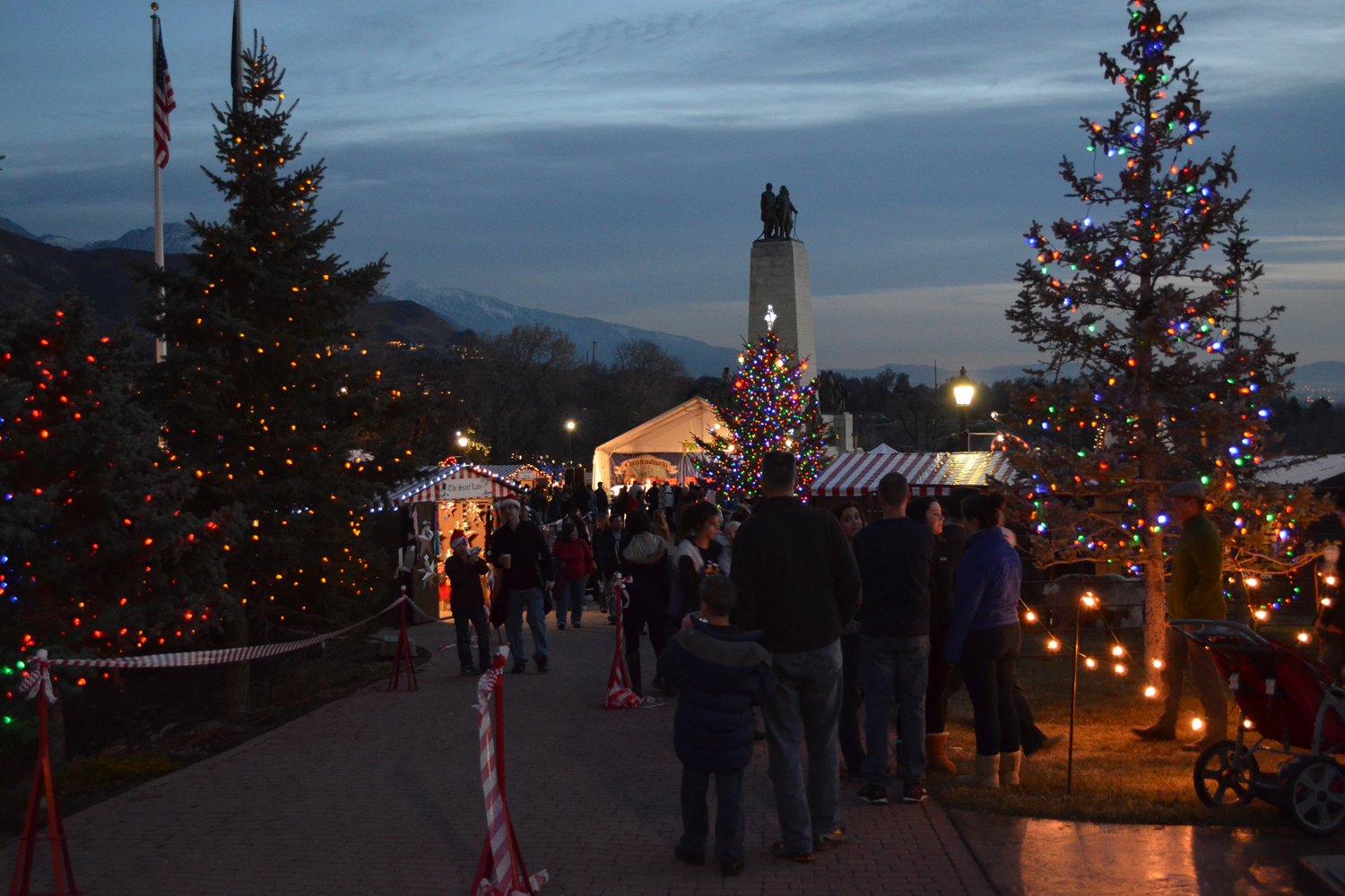 christkindlmarkt-evening-01.jpg