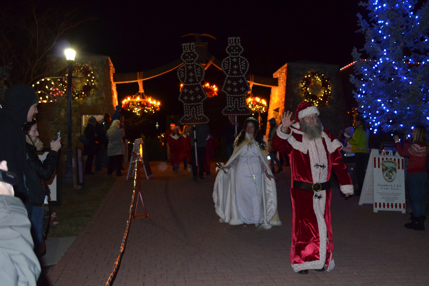 st-nicholas-parade-st-nicholas-entering.jpg