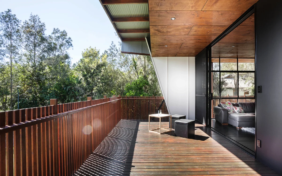 Australian Institute of Architects 2015 Gold Coast / Northern Rivers Regional Award JURY STATEMENT: “This understated elevated residence blends well with its sub-tropical coastal landscape. It exhibits architectural and structural resolution in an innovative way, within a clear functional planning framework. The design management process with this project was well conveyed, and a cost effective exemplar for this constrained site was achieved. The realisation of Stage 2 with its’ informed site planning, will contribute well to this evolving coastal community.”