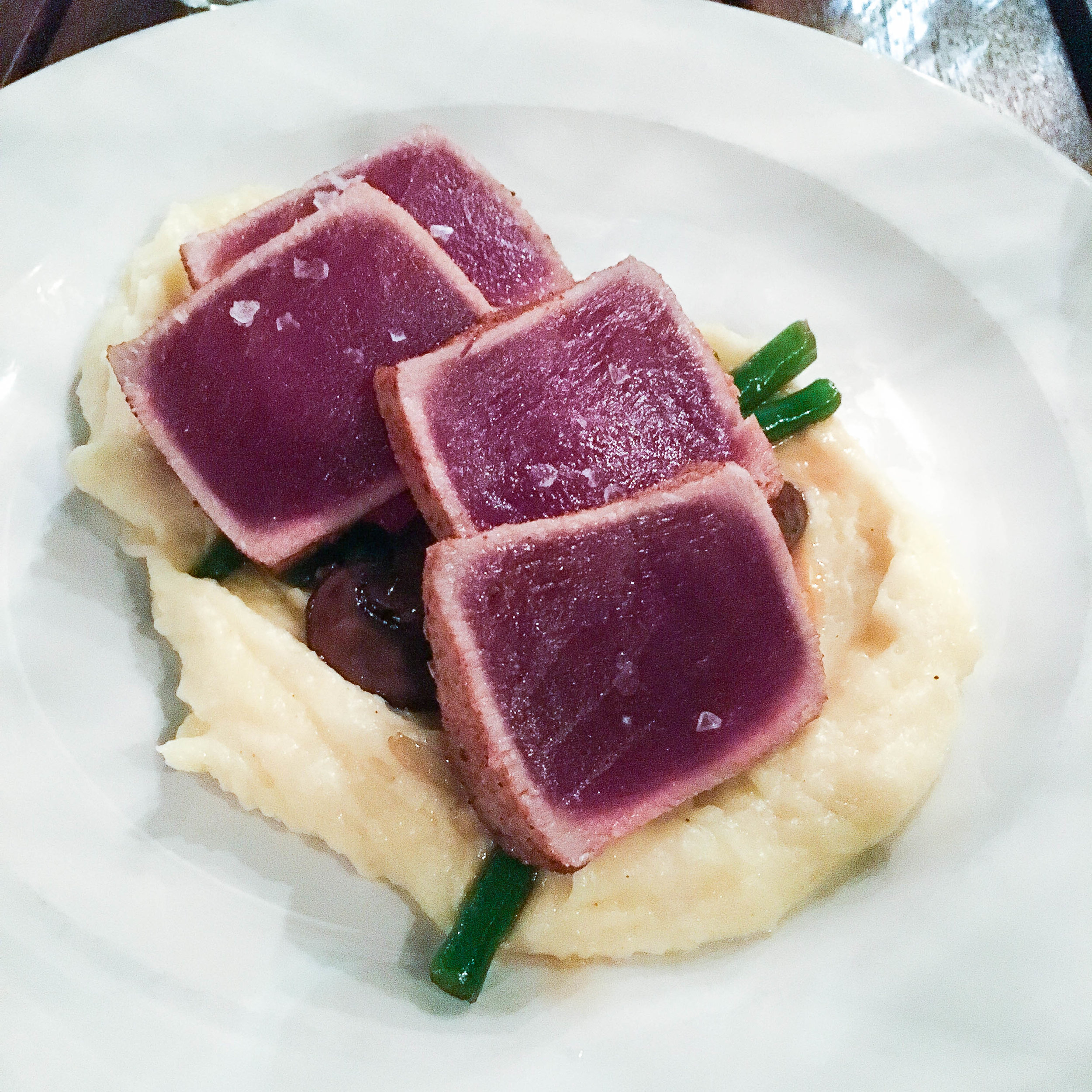 金枪鱼 配 土豆 、 蘑菇 和 蘑菇