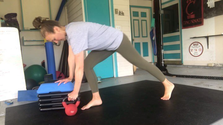 Postpartum 🍼 Workout 🏋🏼&zwj;♂️ 
&mdash; HANDS ELEVATED PLANK SINGLE ARM ROW x5-6 /arm 
&mdash; ALTERNATING GOBLET SQUAT AND HINGE x5-6 each 
&mdash; SIDE PLANK W. TOP ARM REACH x5-6 /side
&bull;
&bull;
&bull;
&bull;
&bull;
#BruneStrong #Cincinnati