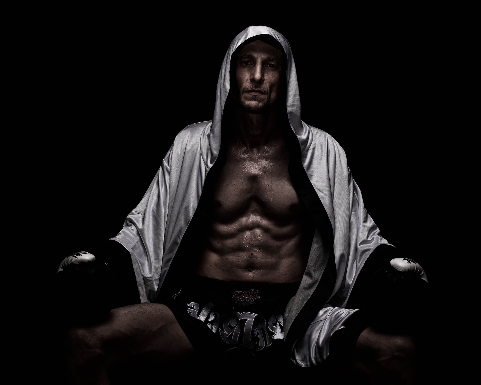 portretfoto-kickboxer-muay-thai-boxing-boksen-promotie-man.jpg