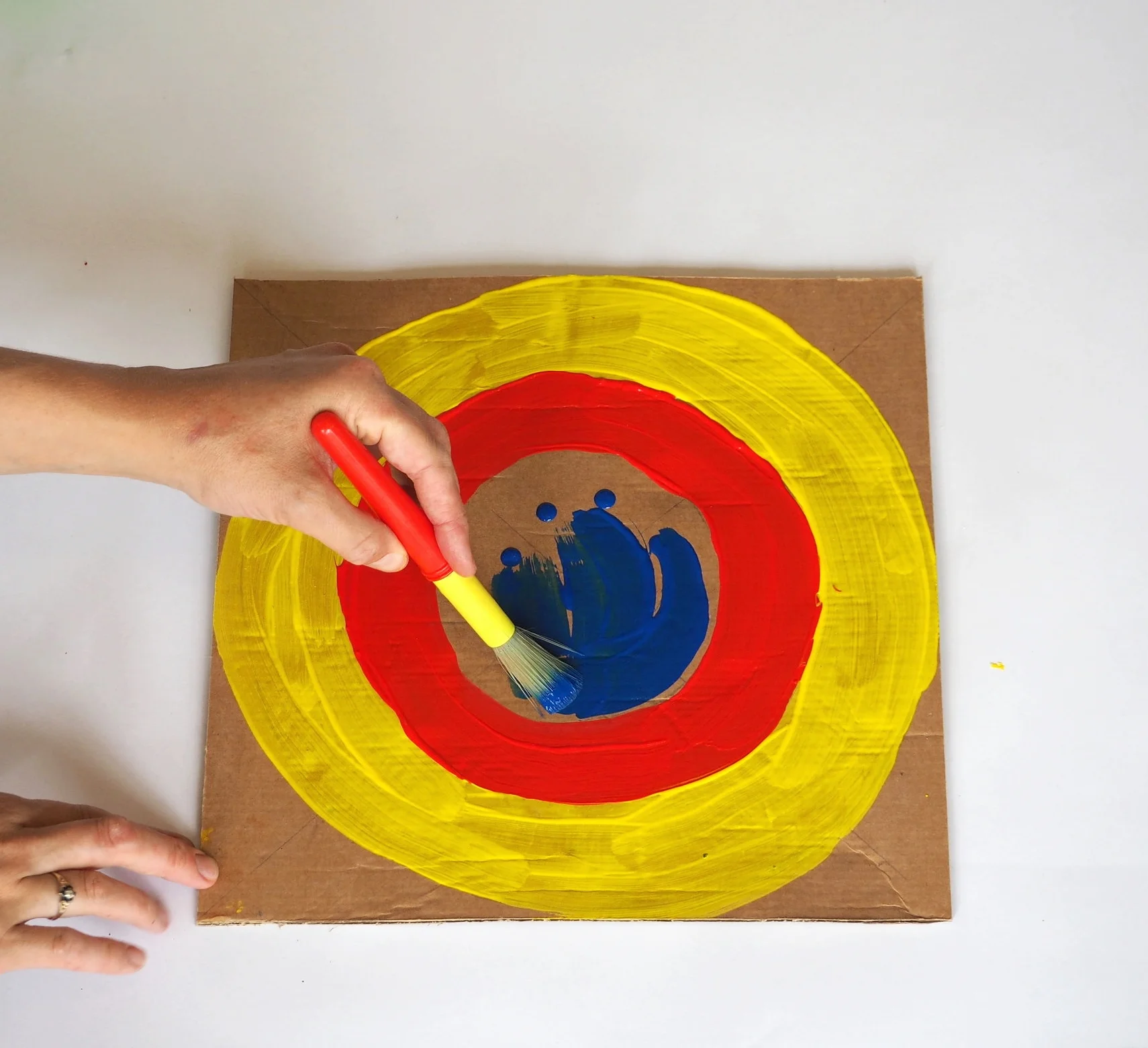  Once all three circles have been painted, leave the paint to dry whilst making the bow and arrow.  