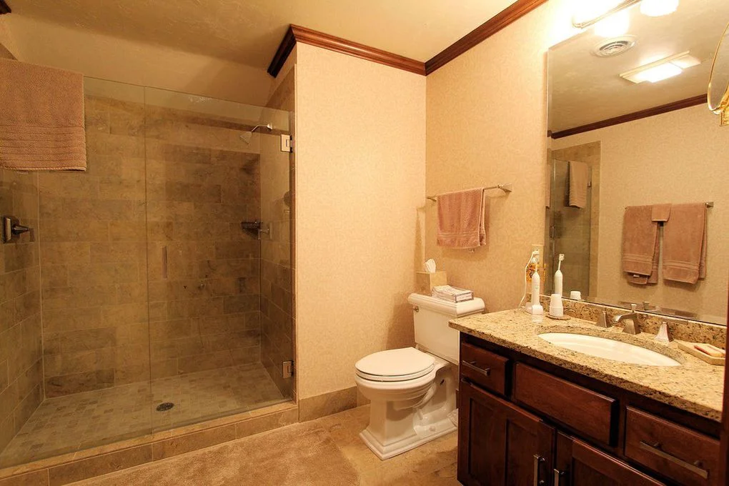 Upper Guest Bath .jpg