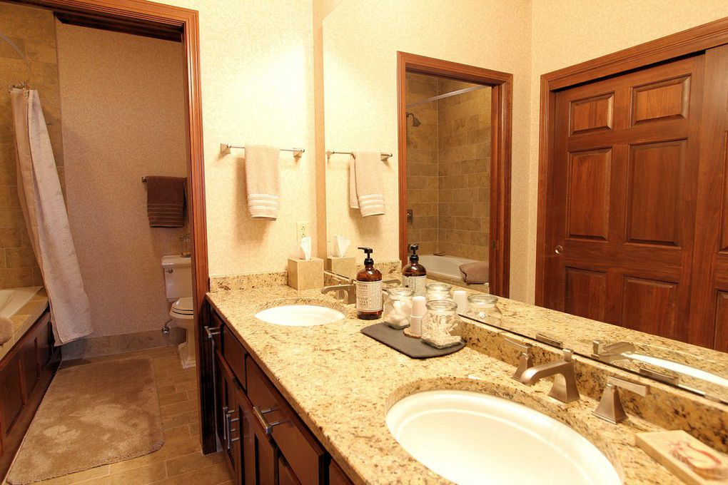 Master Bath.jpg