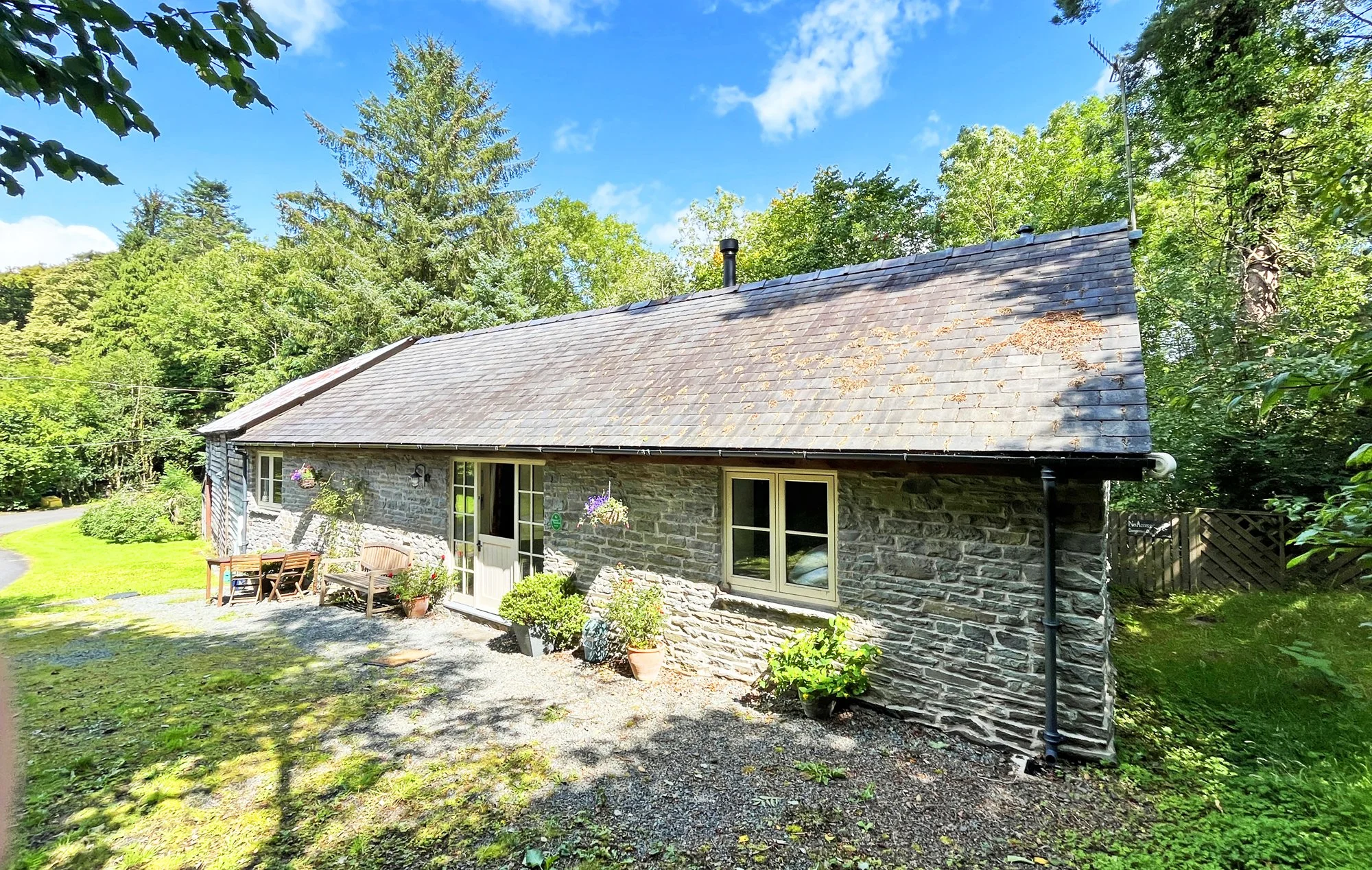 Front of Drovers 2 towards drive Aug 2023  300x2000.jpg