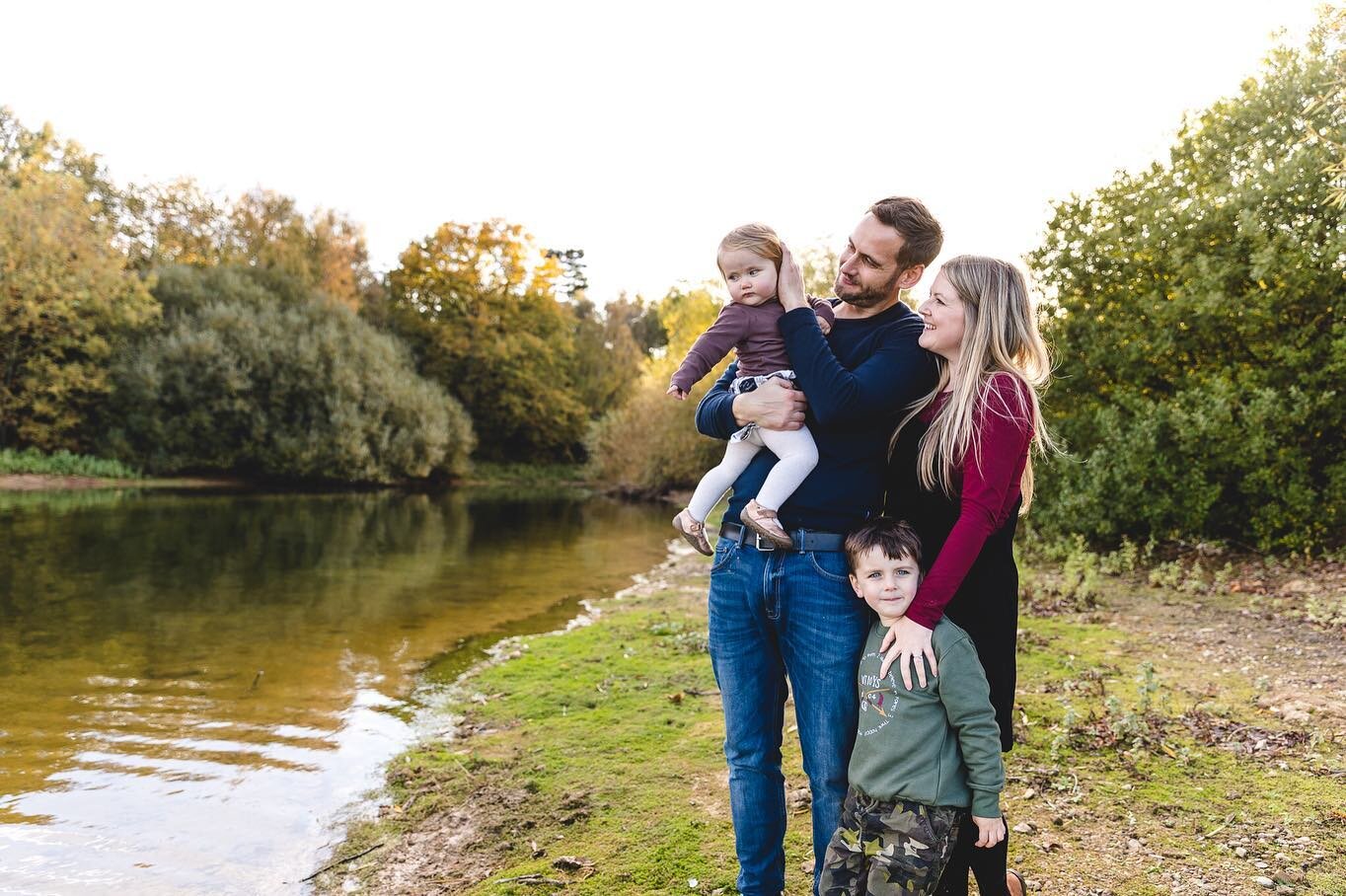 I was so glad to get back to some outside family shoots before the second lockdown kicked in.. Hopefully 2021 will be easier for us all. 
Family is so important. So are photographs. They tell a story, they fill in the gaps in years to come when futur