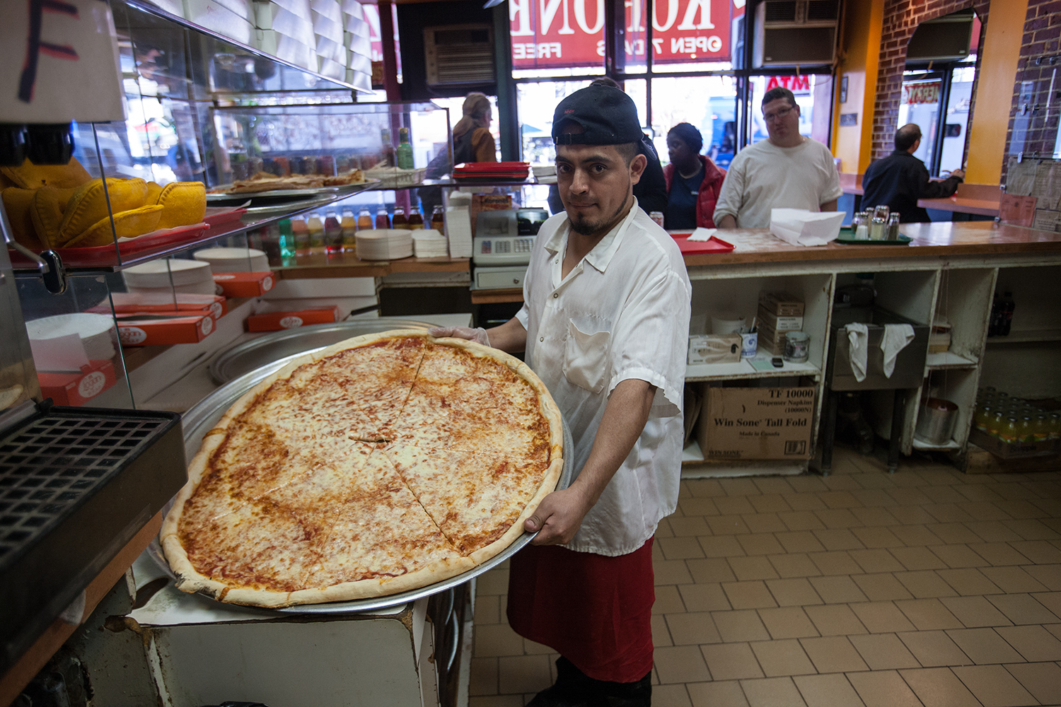  Five years after opening in 1981, Koronet upped the diameter of its pies from 26" to 32". 