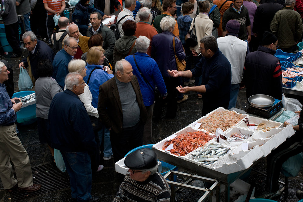  The vendors sounded devastated as they sang out in mismatched chorus (in Italian): FISH FISH I'VE GOT THE BEST FISH BUY MY FISH. 