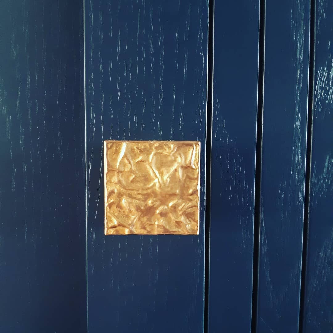 One of my lovely clients from along the coast in Dunfermline, sent me over some lovely images of some handles I gilded for her new home. I love it when clients keep in touch and let you know how the work you have done is looking in their homes. And I