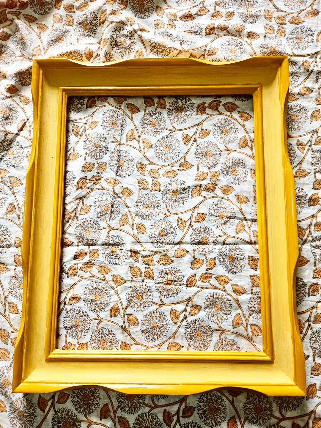 Bringing the midweek sunshine to this corner of the woods ☀️🍂🍁
This frame is in an unfinished state but I'd quite happily keep it like this. 
Yellow &amp; punchy 🧡
.
.
.
.
.
.
.
#autumn 
#therewillbegold