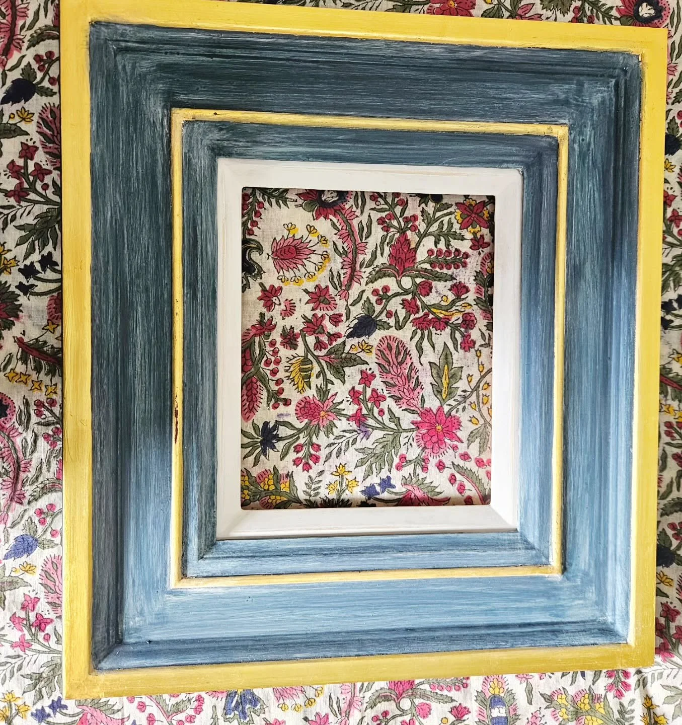 Another lovely ready made recently sold. 
This is one that I made with @aldospictureframing when he was over for some gilding 🌟and lots of coffee of course.
It's been hanging around the workshop ever since and deserved to find a good home and a nice