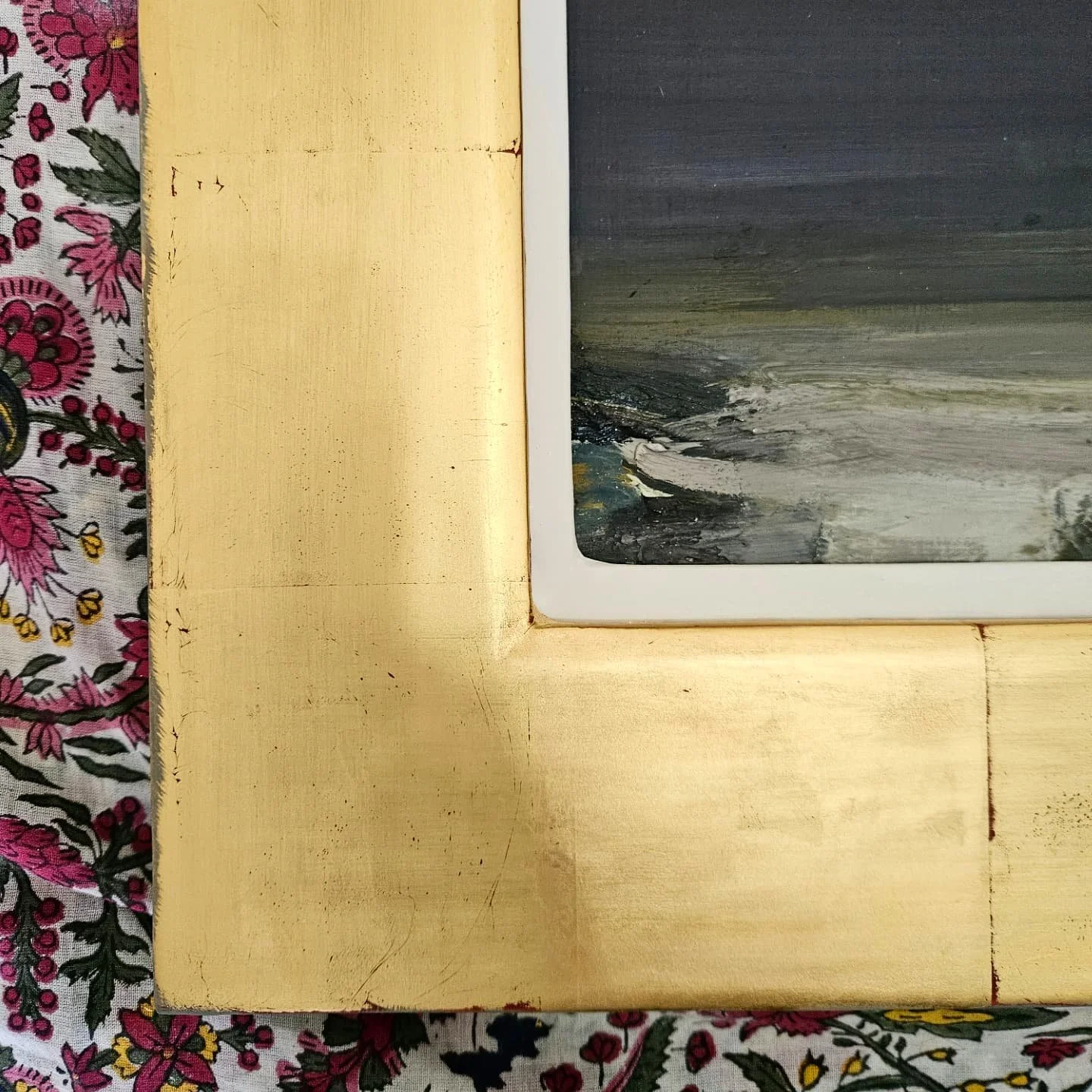 Just finished framing a beautiful series of paintings for @laurafinlaysonart for her upcoming exhibition @tathagallery in Newport on Tay ✨️🧡
Laura paints beautiful expressive yet understated landscapes from her hometown in Kintyre, a place very clos