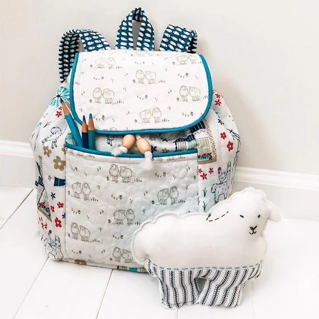 This Little backpack reminds me of my youngest daughter so much, with her Navy backpack and khaki jumper on her first day of preschool βΊοΈπ I love this Lil’ adventurer backpack pattern by @peekaboopatternshop. π Homestead Life π
π In stores