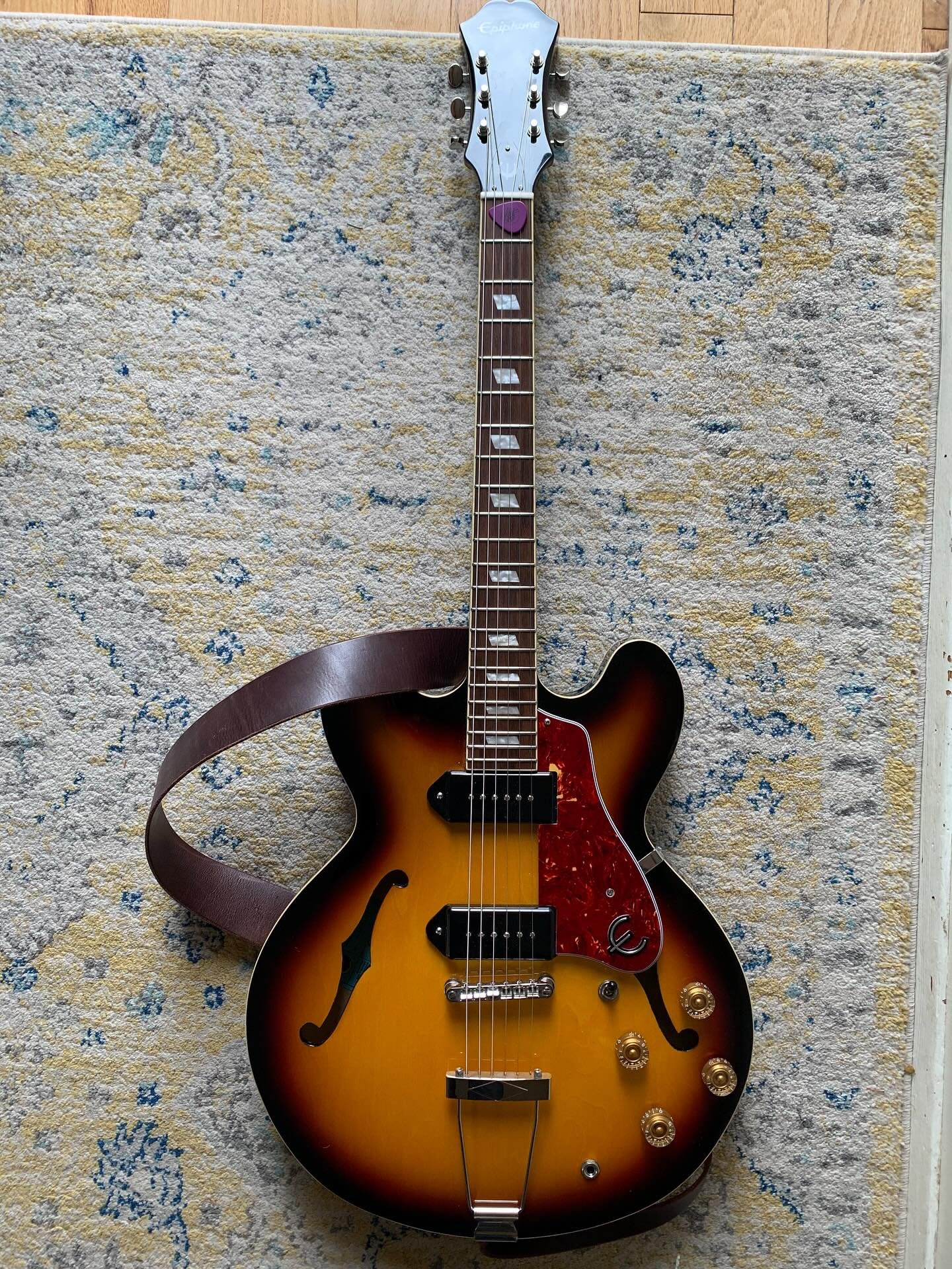 Made some upgrades to this cheapo casino - new lollar pickups, upgraded knobs, jack and switch. Already had some upgrades pots... Working through the pickup cavities and f-hole made it very difficult and is not something I ever want to do again! It s