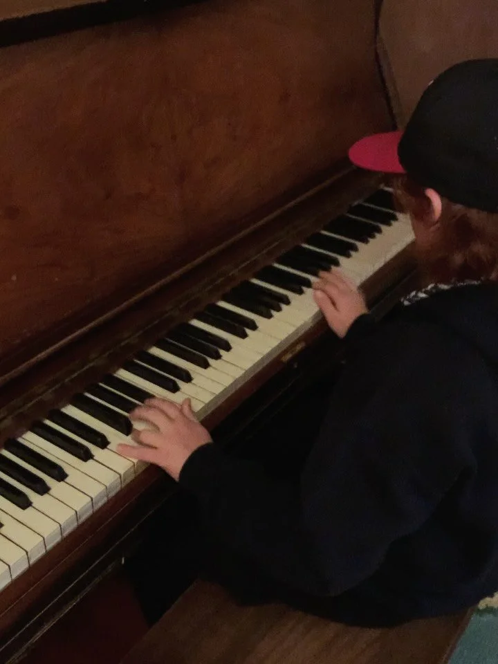 Remi getting some practice time in for the big Spring recital! All my students have worked so hard on their pieces - it&rsquo;s gonna be a good one. I can feel it. 

#springrecital #guitarrecital #pianorecital