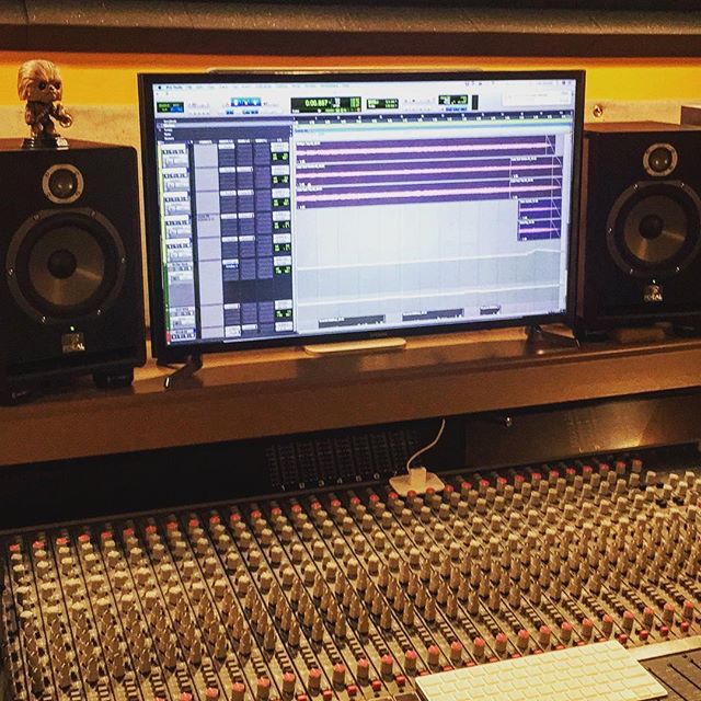 Doing a little editing and mixing on this fine day. We still have some availability this month and next. Contact us to book your studio time today! .
.
.
.
#saskatoonrecordingstudio #yxerecording #yxerecordingstudio #saskatchewanrecordingstudio #sask