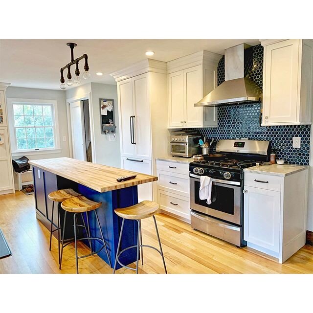 🔷🔹Kitchen Renovation🔹🔷 before &amp; after pictures of a kitchen we did last year. &bull;
&bull;
&bull;
Cabinets: #sienawoodworks
Countertops: @pbstoneworks &bull;
&bull;
&bull;
&bull;
&bull;
&bull;
&bull;
#nj #montclair #contractor #stoddartconst