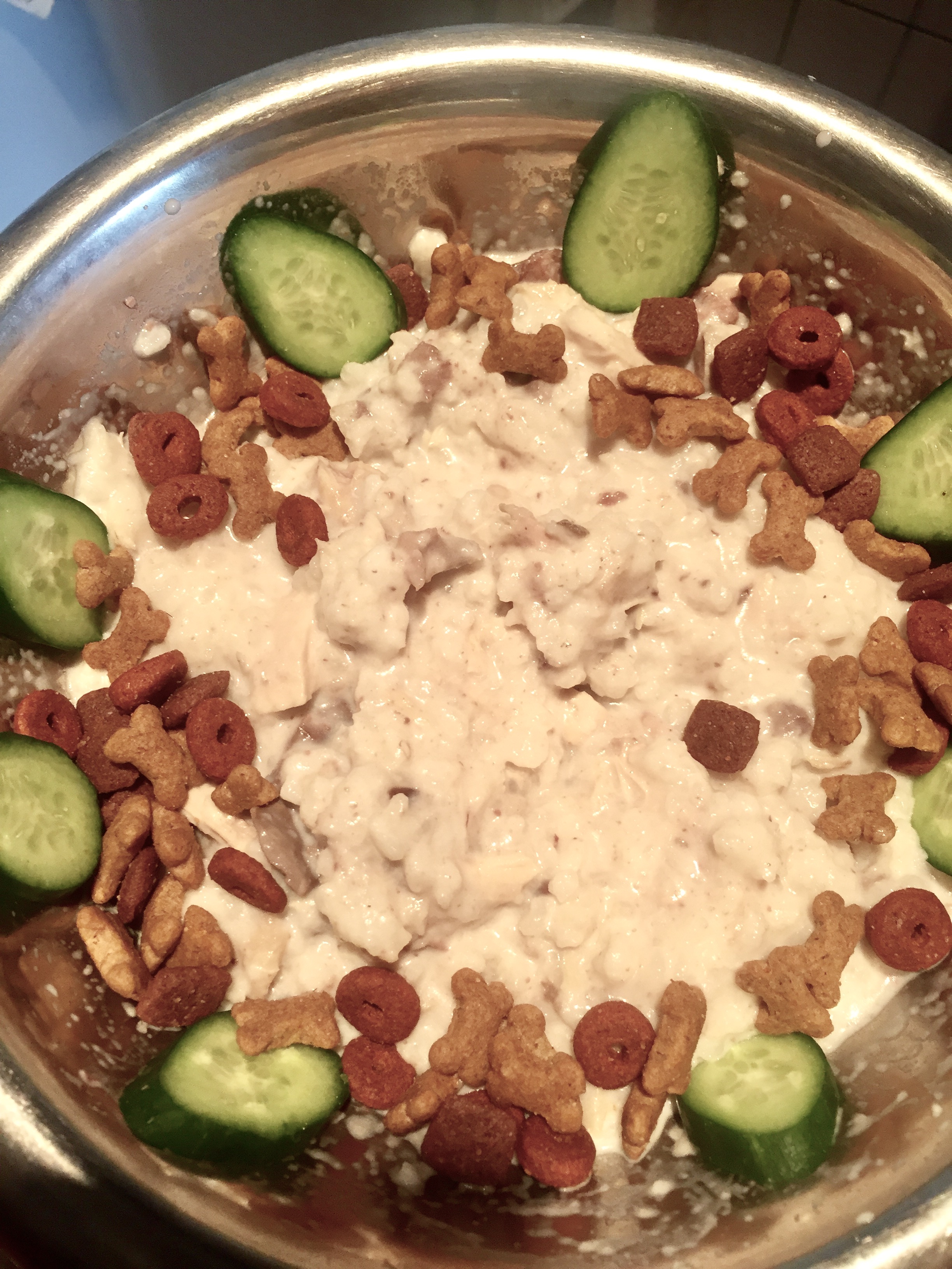 Für meinen Sous Chef Wonka gab es nach getaner Arbeit ein Risotto mit allerlei vom Huhn!