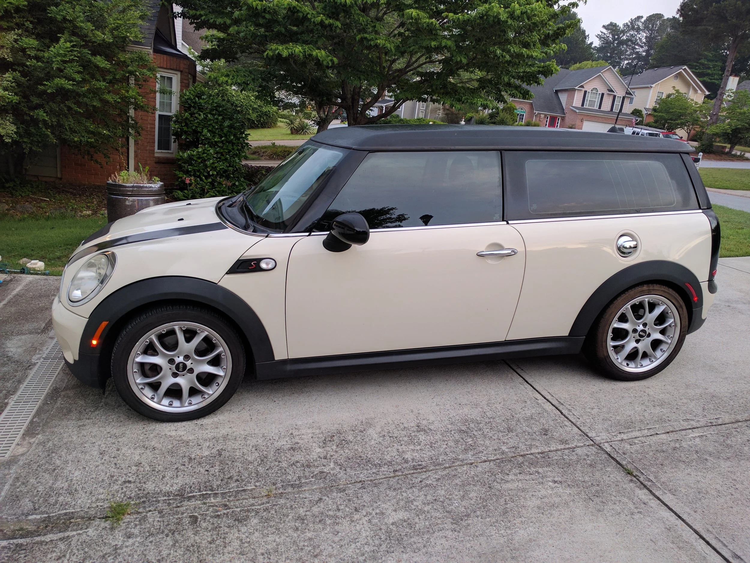Although I am rather fond of the way Robbie's stock wheels look.