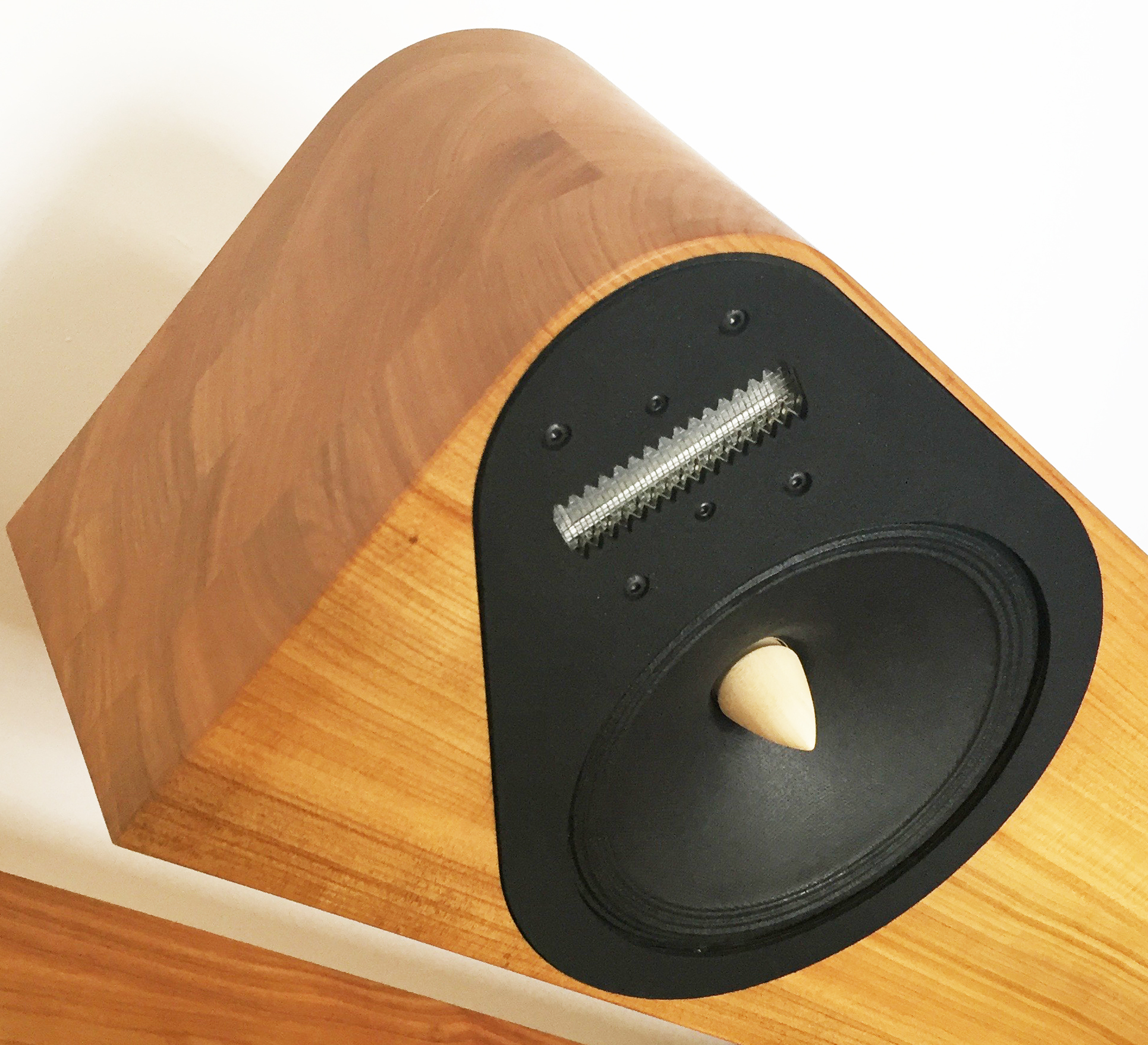 SK16 our 2.5-way FLOORSTANDER