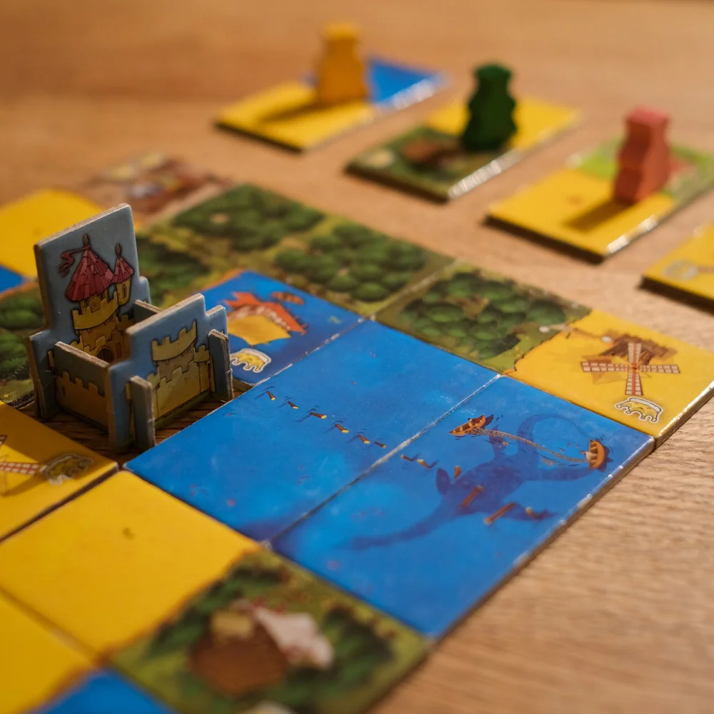 Kingdomino game components