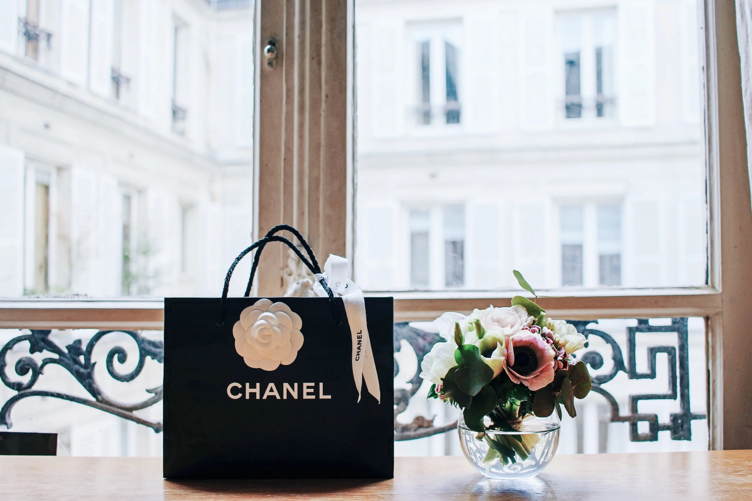 sundays in paris: flowers + shopping in le marais