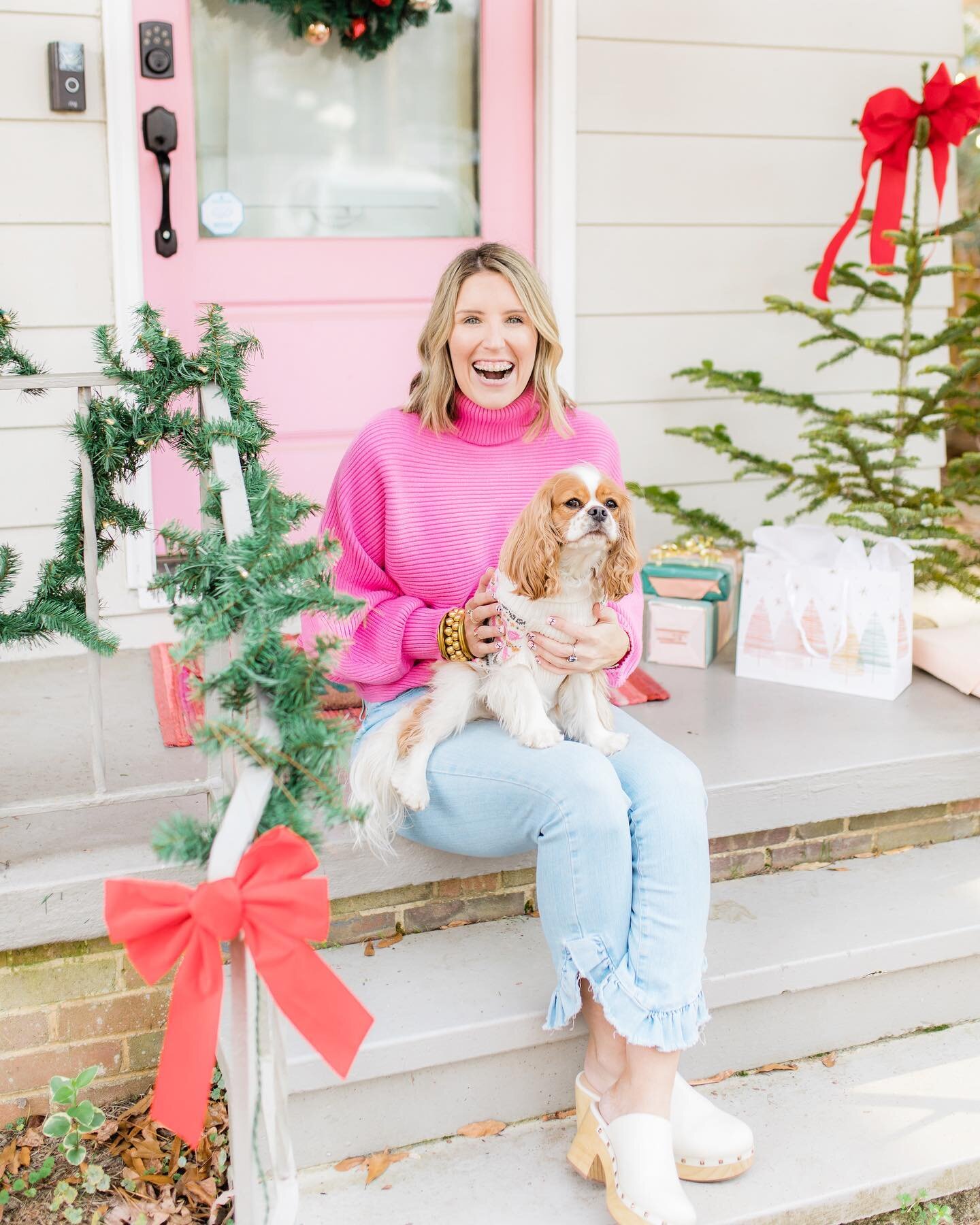 Merry Christmas from me &amp; mills 🤍🎄💕
&amp; thanks be to God for his indescribable gift, happy birthday Jesus !!
.
.
.

#happybirthdayjesus #christmastime #bhamblogger #positivity #smilealways #pinkpinkpink #pinkchristmas #puppylove #fababfashio