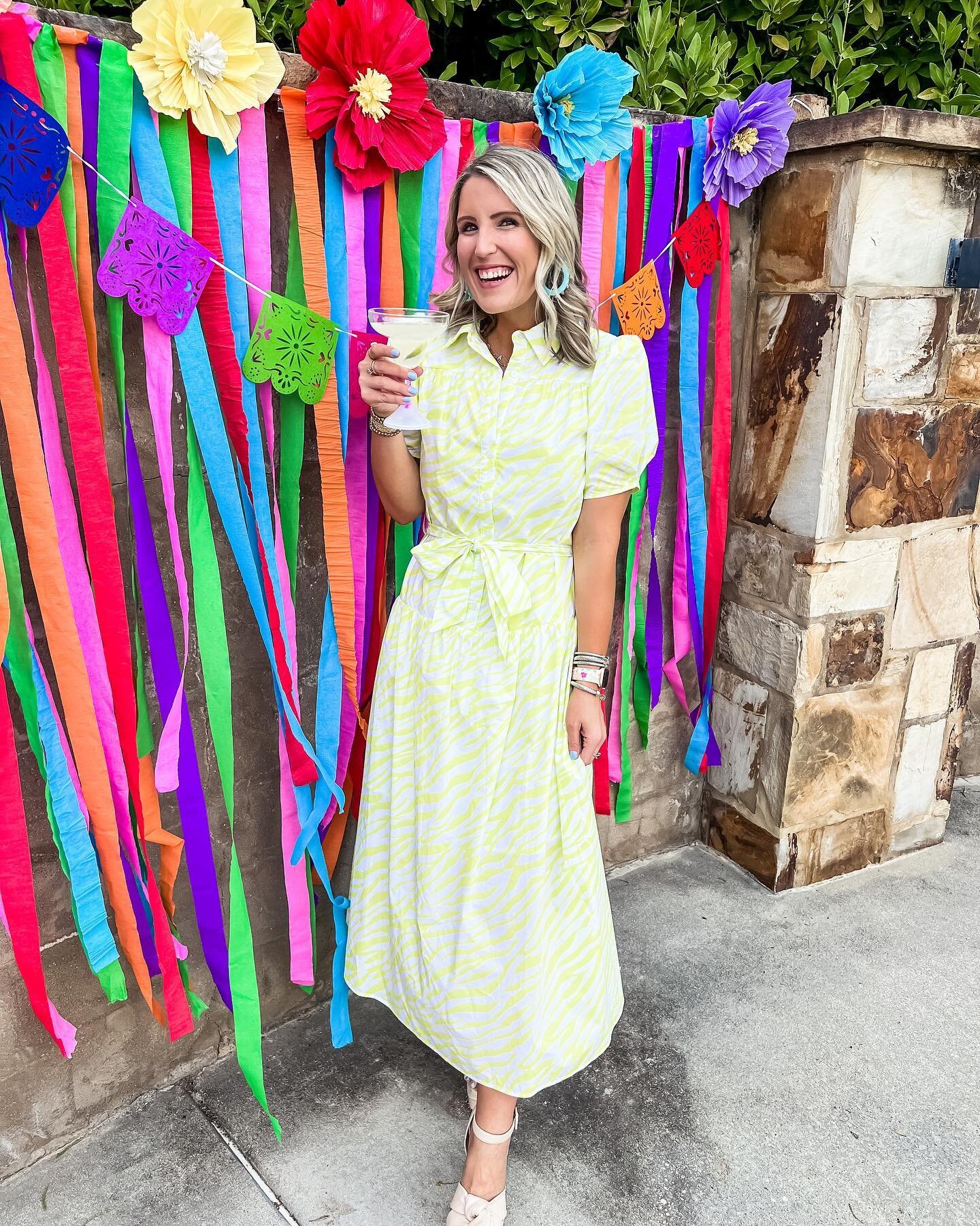 cheers &amp; happy cinco de mayo🍹🌮💚
may your margaritas be strong &amp; your guac be extra 🥑🎉🤍 
.
.
.
#cincodemayo #shoplocal #fashion #fababfashion #smilealways #joy #color #livecolorfully #positivity #margs #tacoaboutaparty #weekendvibes