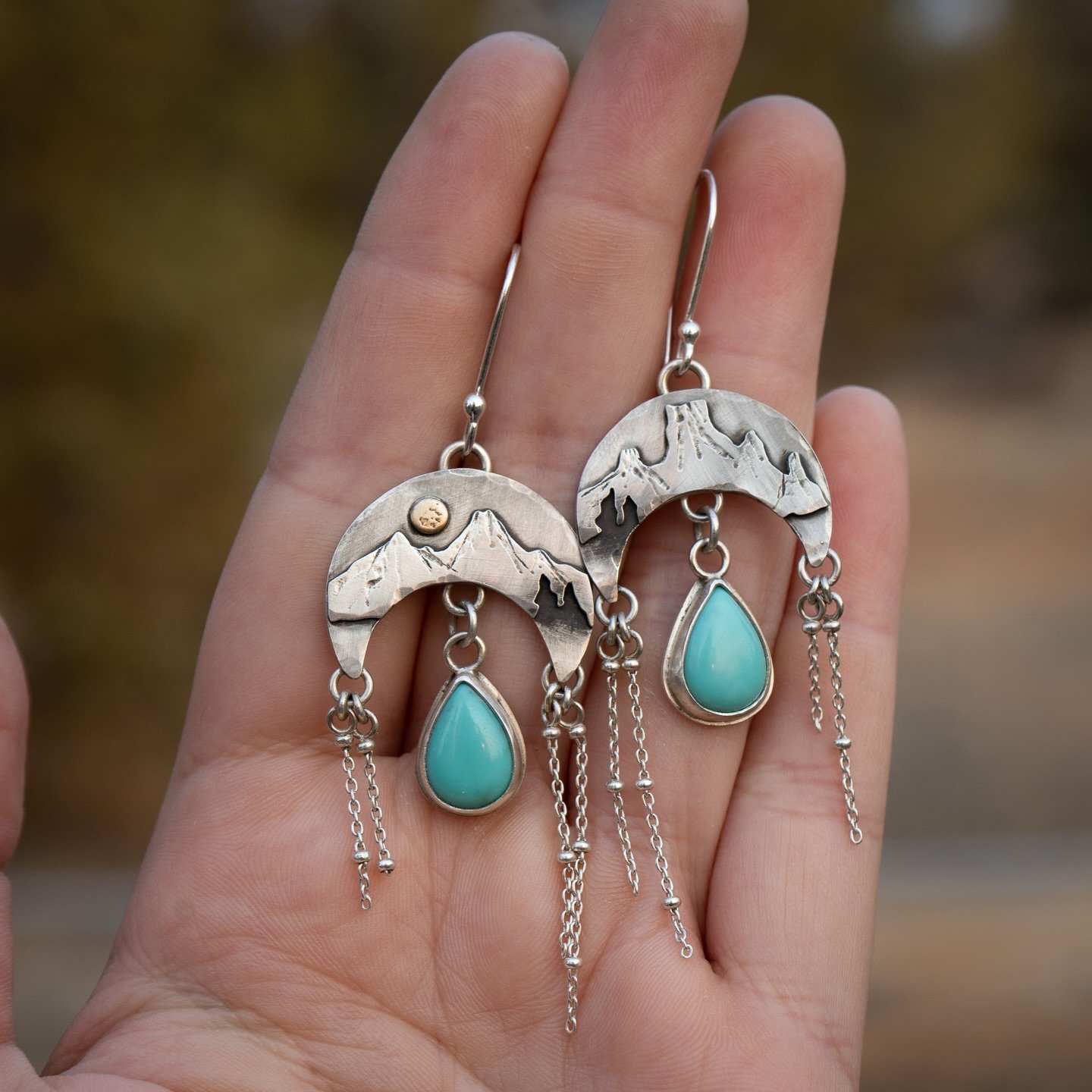 I was craving earrings so I made a bunch! This new batch will be headed for my site Thursday morning (tomorrow!) at 10am PST. Hand cut stones with hand fabricated metalwork 💎🫶🏼

Earlier this spring when the trilliums were blooming they caught my e